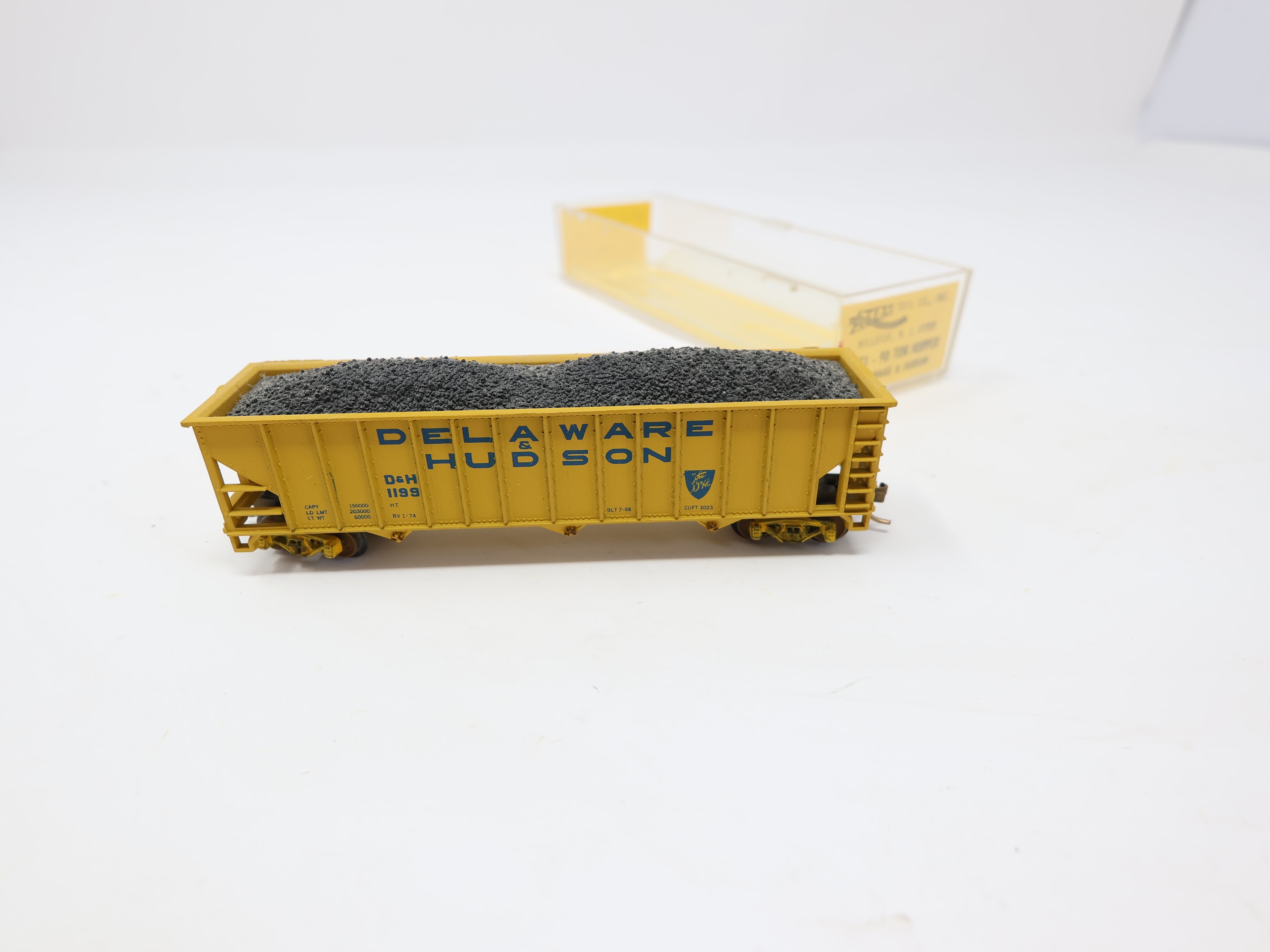 USED Atlas N Scale, 90 Ton Hopper, Delaware and Hudson D&H #1199, Weathered