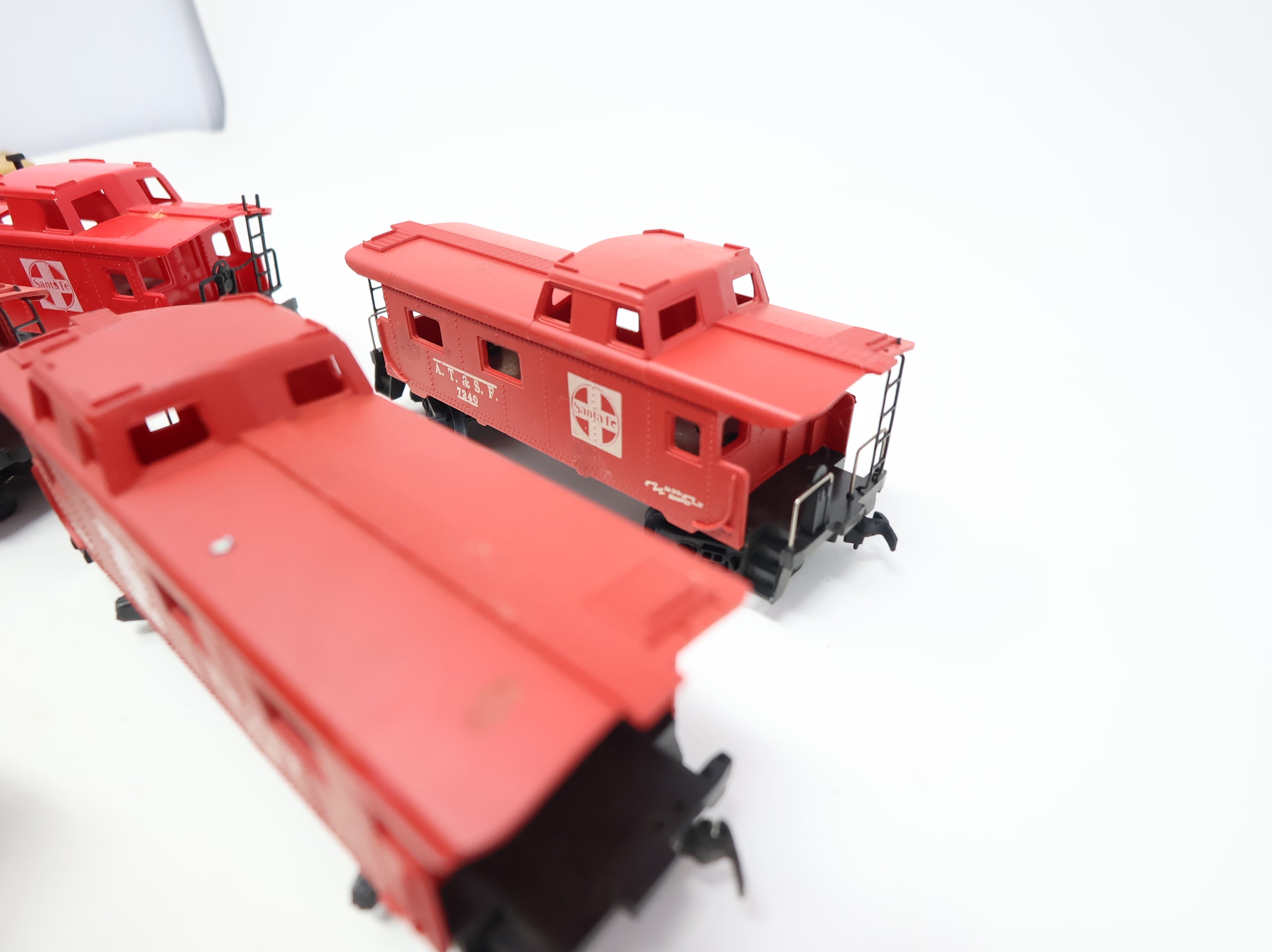 USED HO Scale Lot of Cabooses Santa Fe ATSF #7240 (5 pcs)