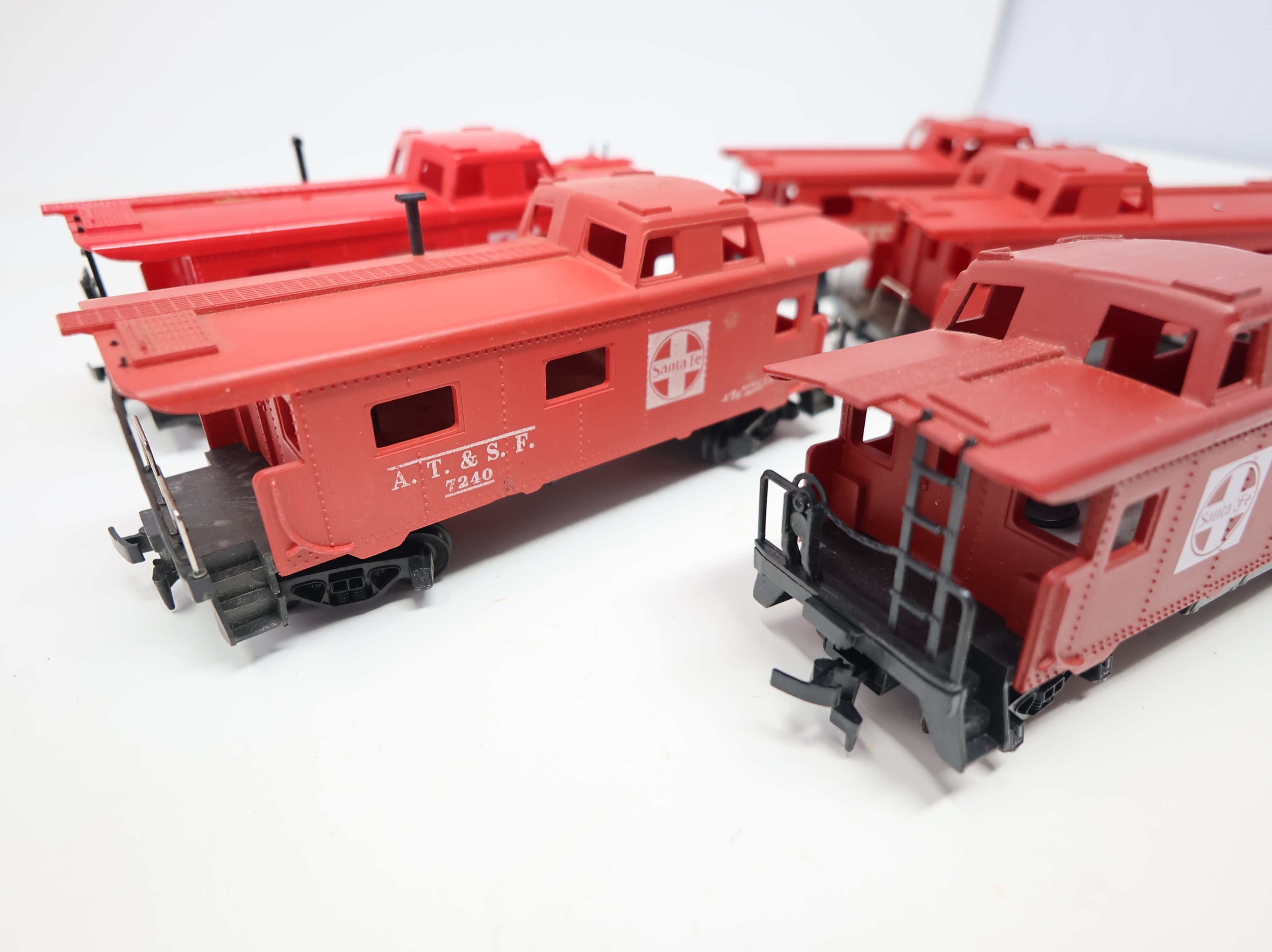 USED HO Scale Lot of Cabooses Santa Fe ATSF #7240 (5 pcs)