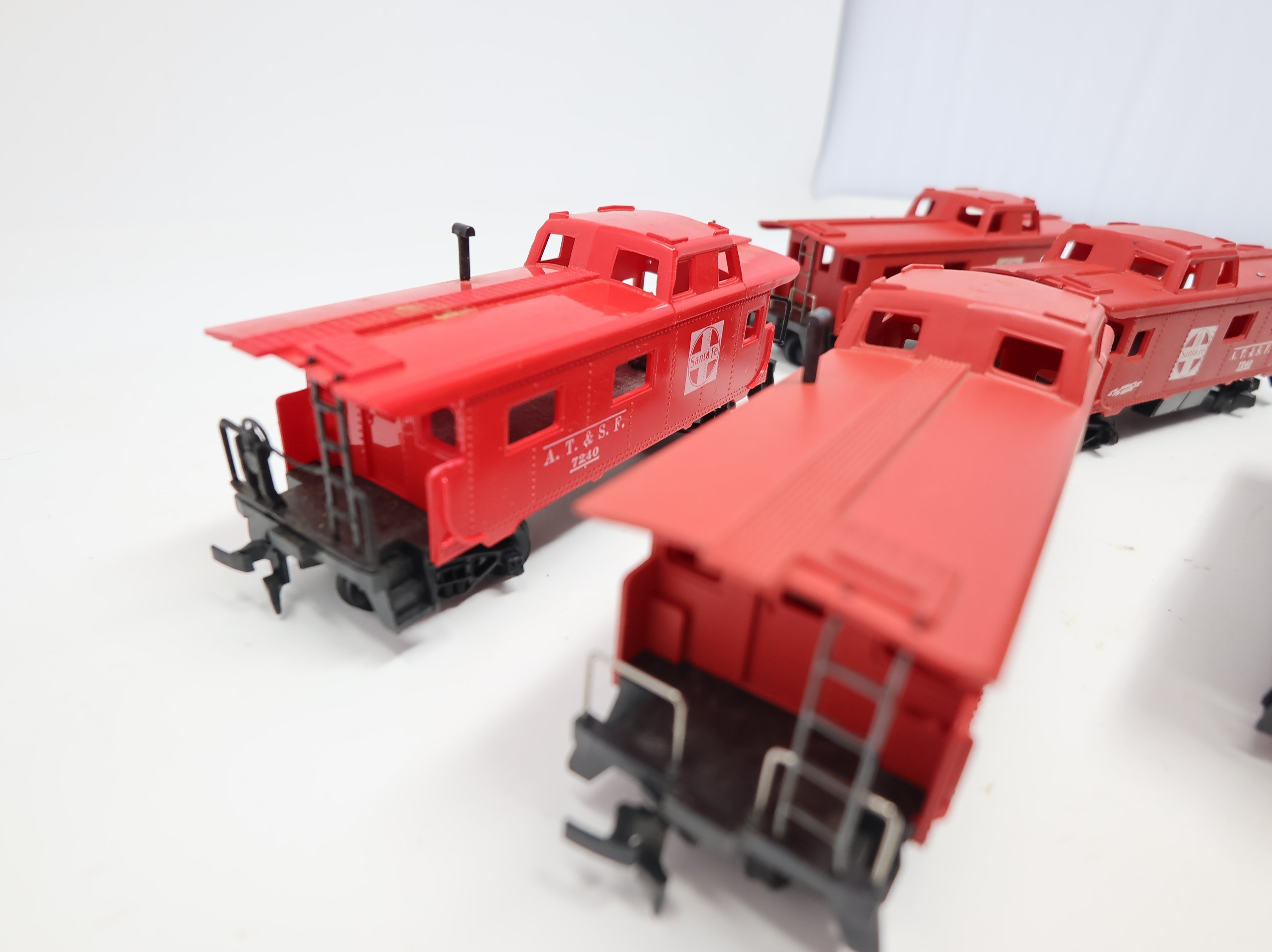 USED HO Scale Lot of Cabooses Santa Fe ATSF #7240 (5 pcs)