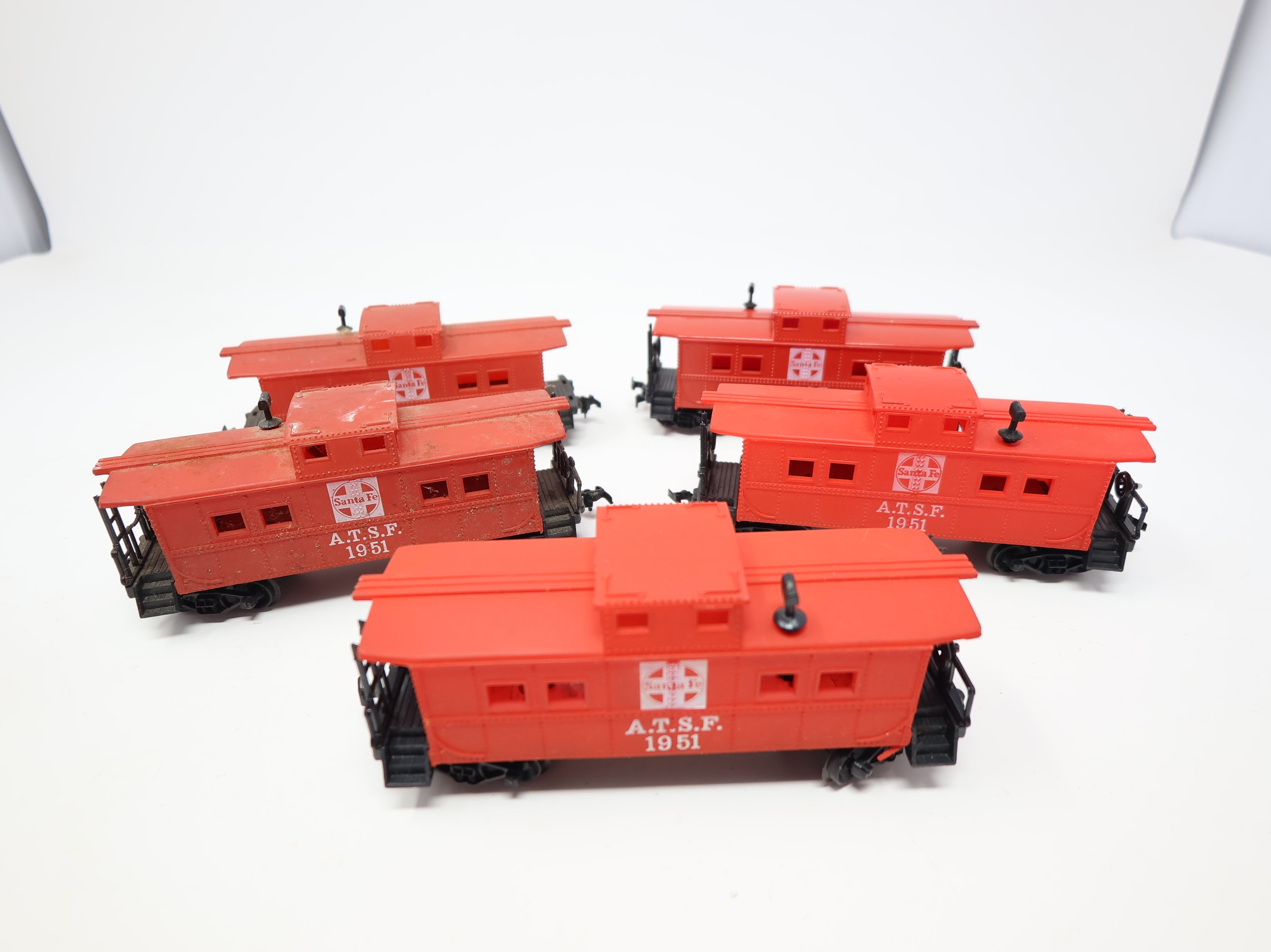 USED HO Scale Lot of Cabooses Santa Fe ATSF #1951 (5 pcs)