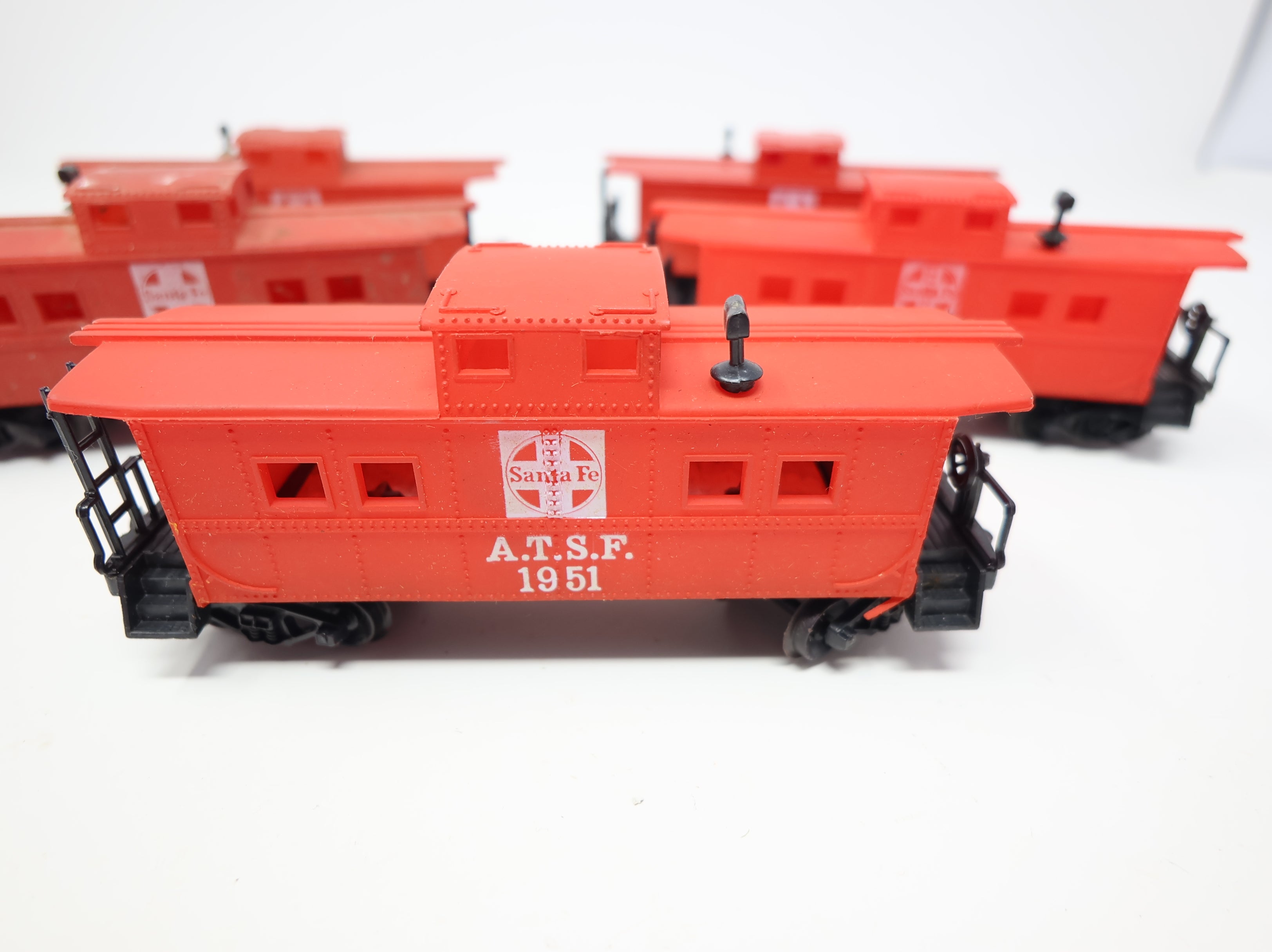 USED HO Scale Lot of Cabooses Santa Fe ATSF #1951 (5 pcs)