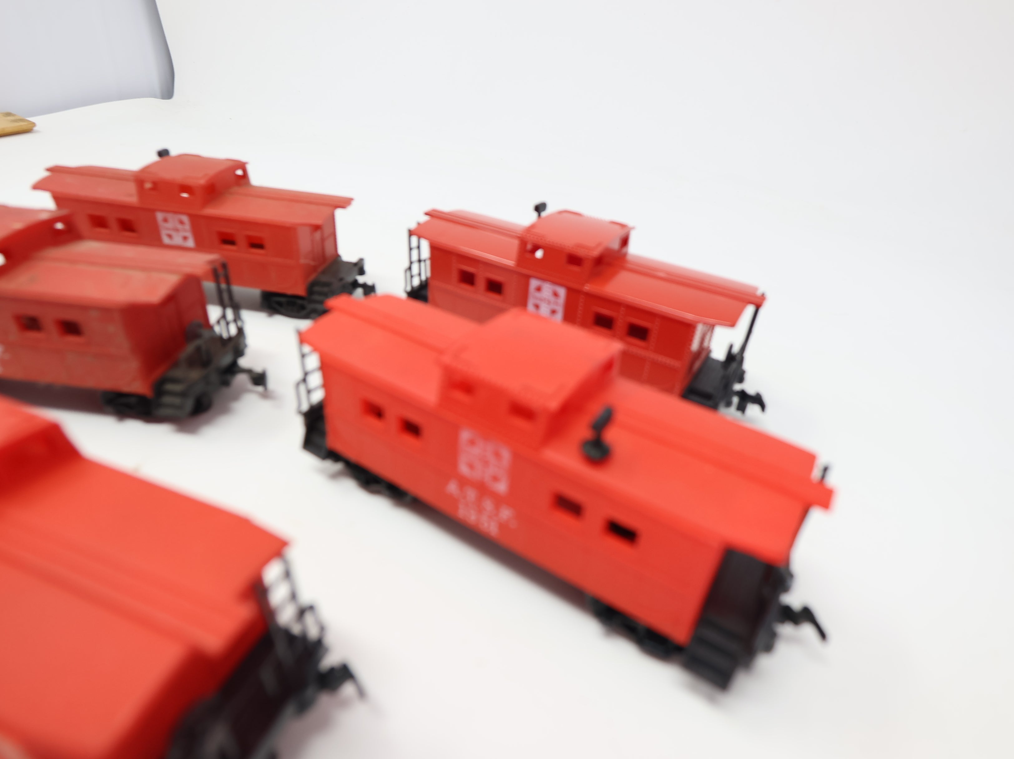 USED HO Scale Lot of Cabooses Santa Fe ATSF #1951 (5 pcs)