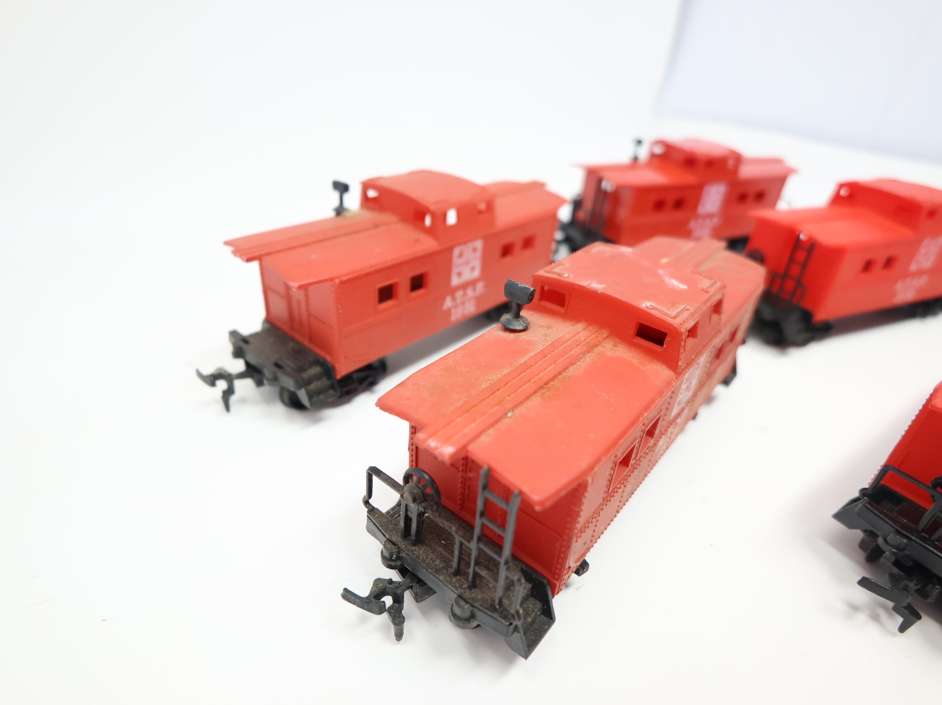 USED HO Scale Lot of Cabooses Santa Fe ATSF #1951 (5 pcs)