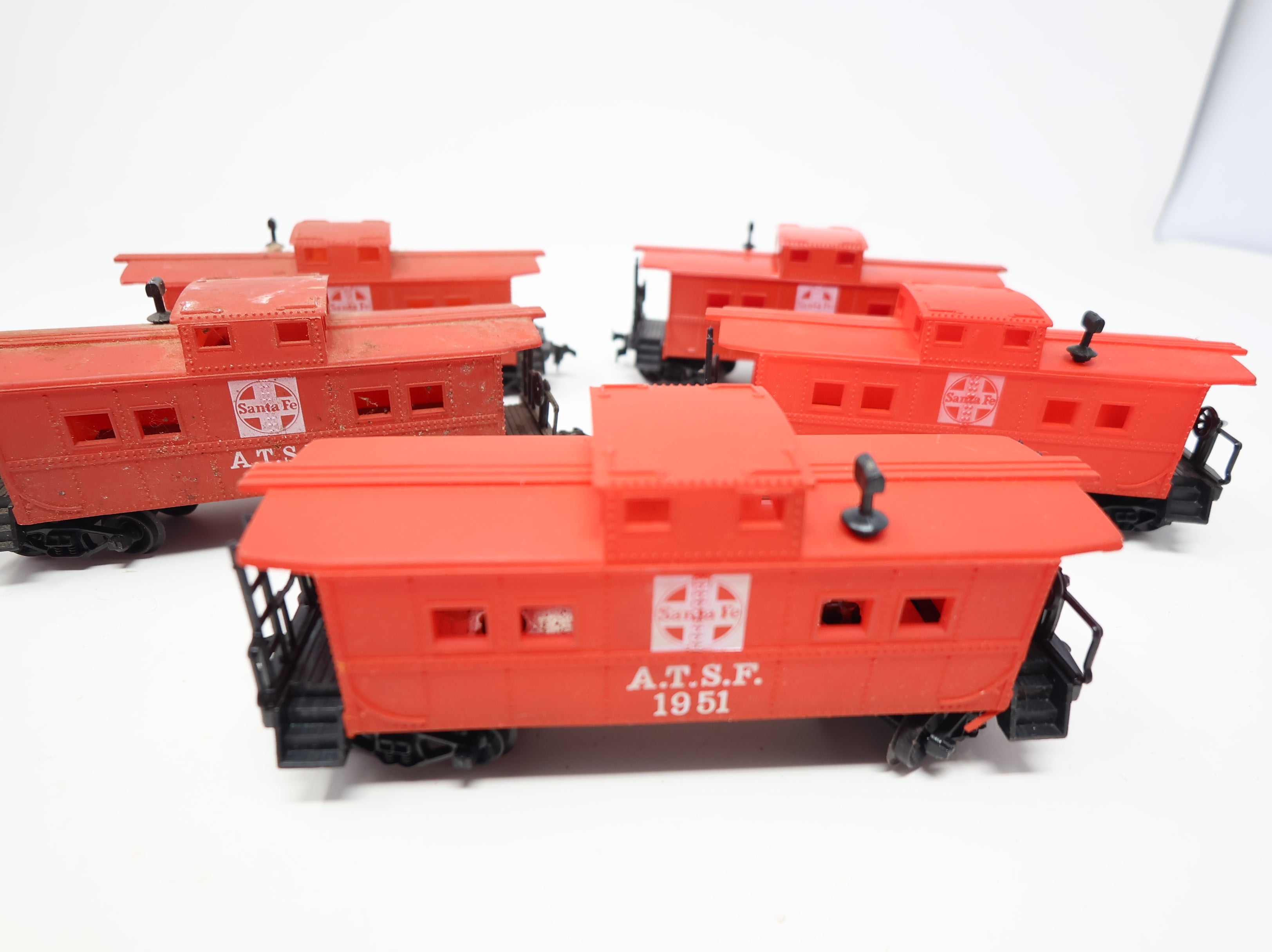 USED HO Scale Lot of Cabooses Santa Fe ATSF #1951 (5 pcs)