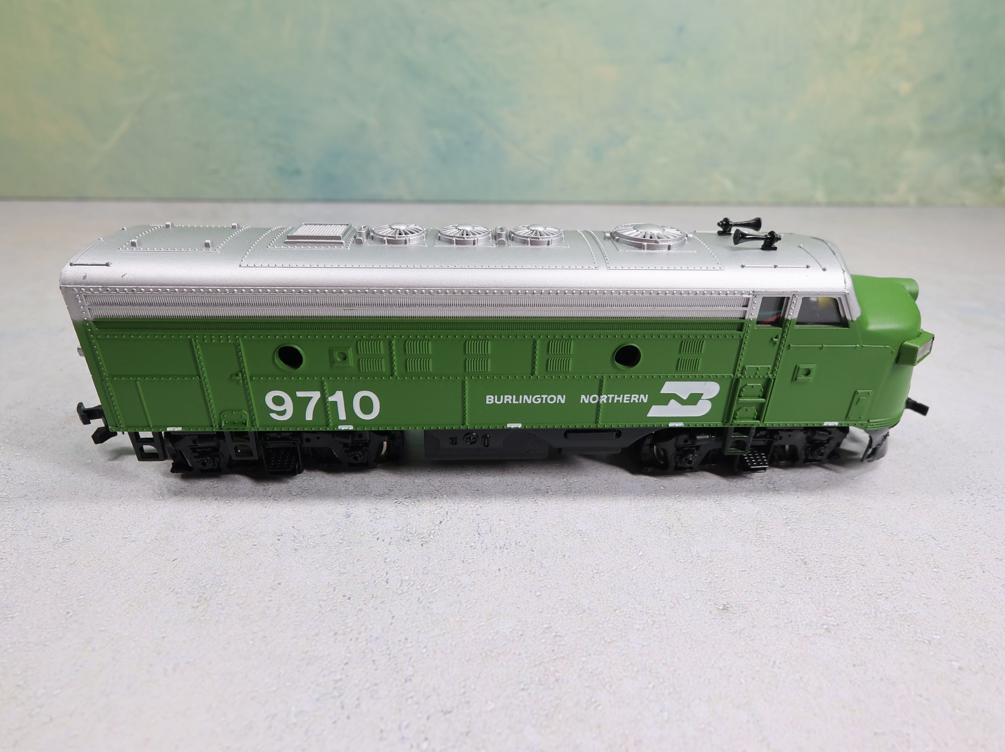 USED Bachmann HO Scale EMD F9A Diesel Locomotive Burlington Northern #9710 Runs Great DC