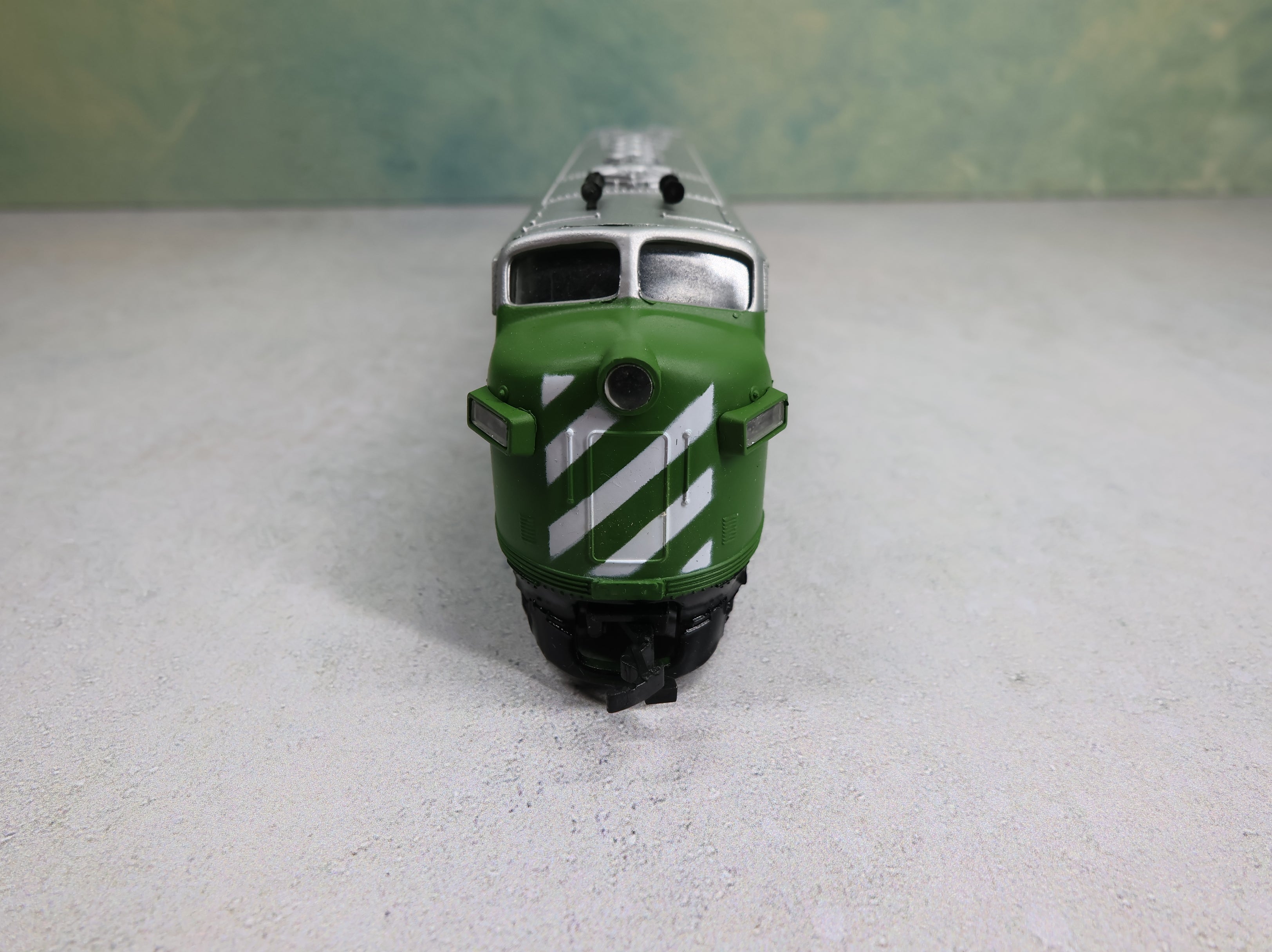 USED Bachmann HO Scale EMD F9A Diesel Locomotive Burlington Northern #9710 Runs Great DC