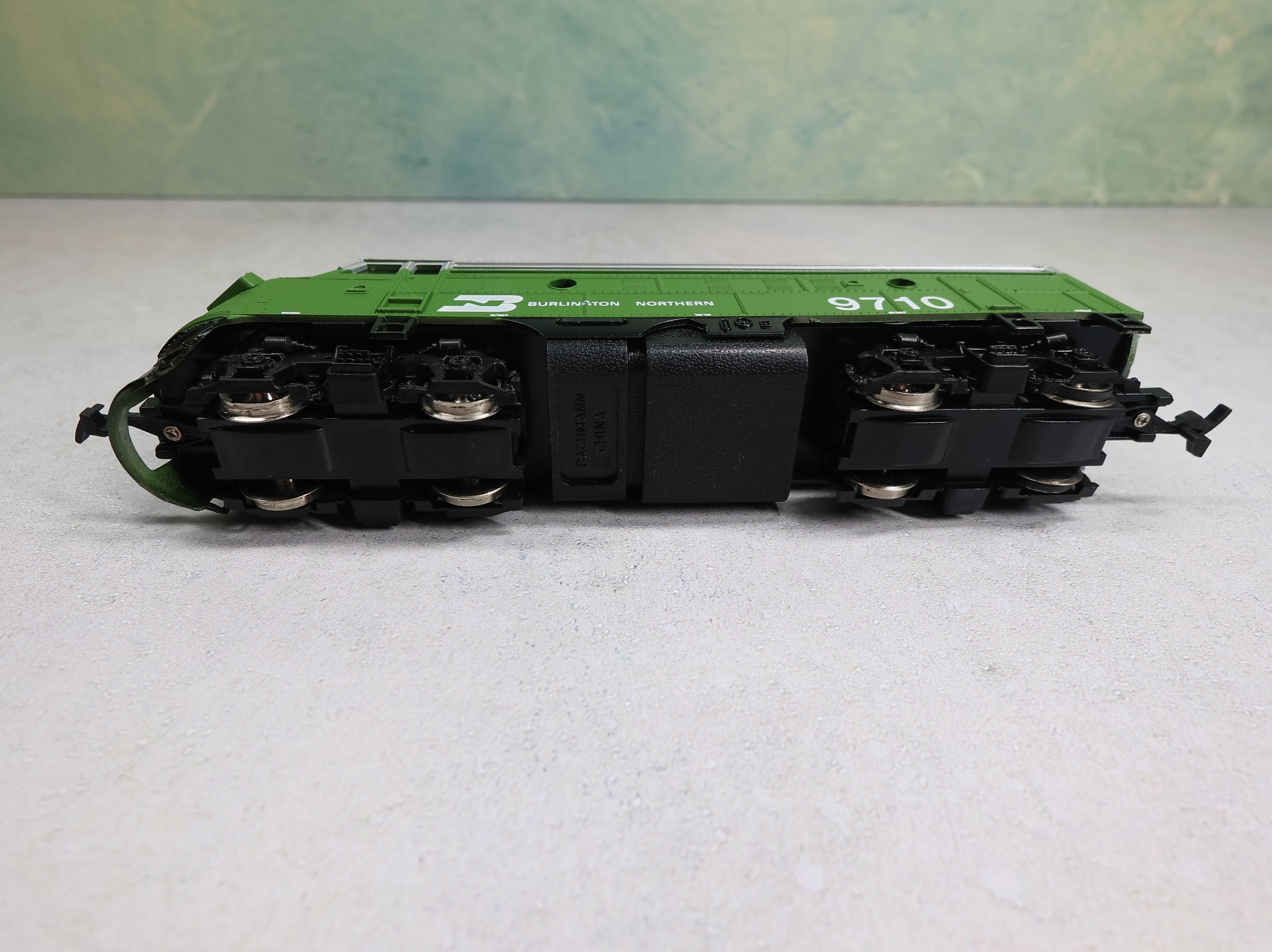 USED Bachmann HO Scale EMD F9A Diesel Locomotive Burlington Northern #9710 Runs Great DC