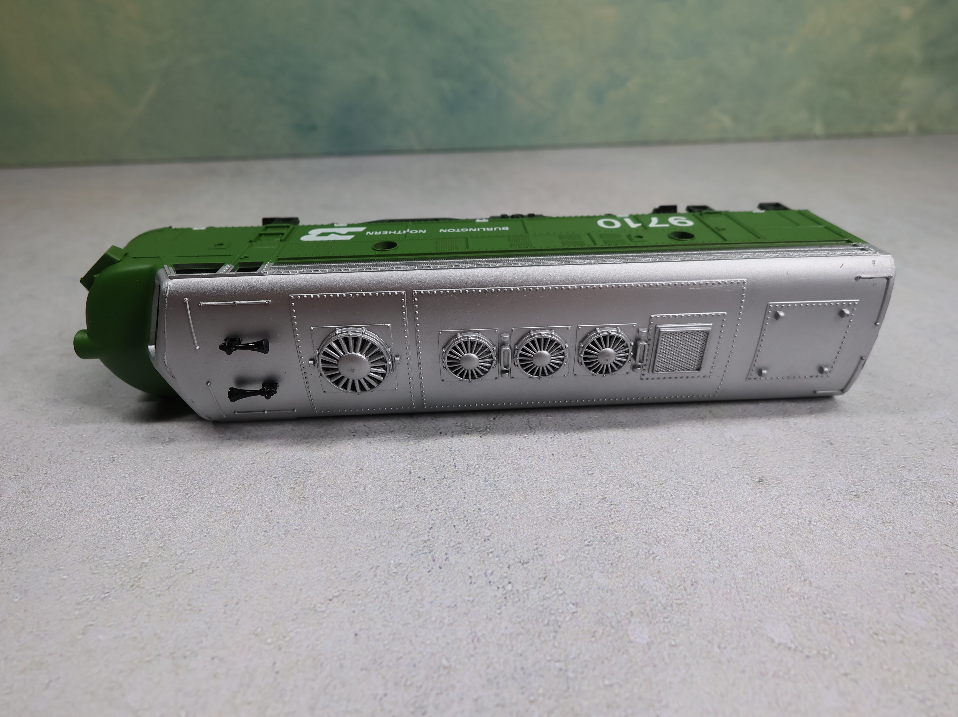 USED Bachmann HO Scale EMD F9A Diesel Locomotive Burlington Northern #9710 Runs Great DC