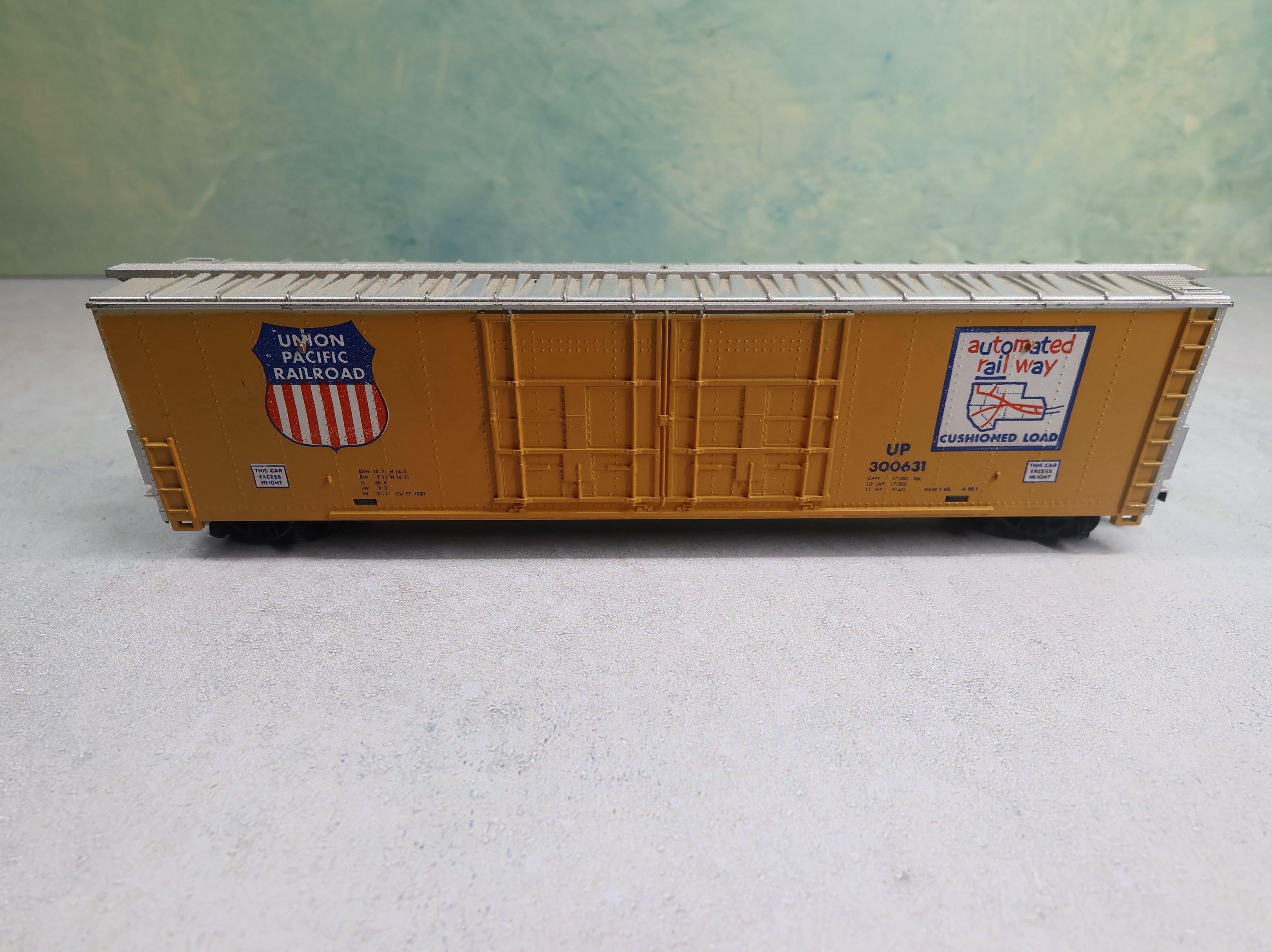 USED Tyco HO Scale 60' Box Car Union Pacific UP #300631