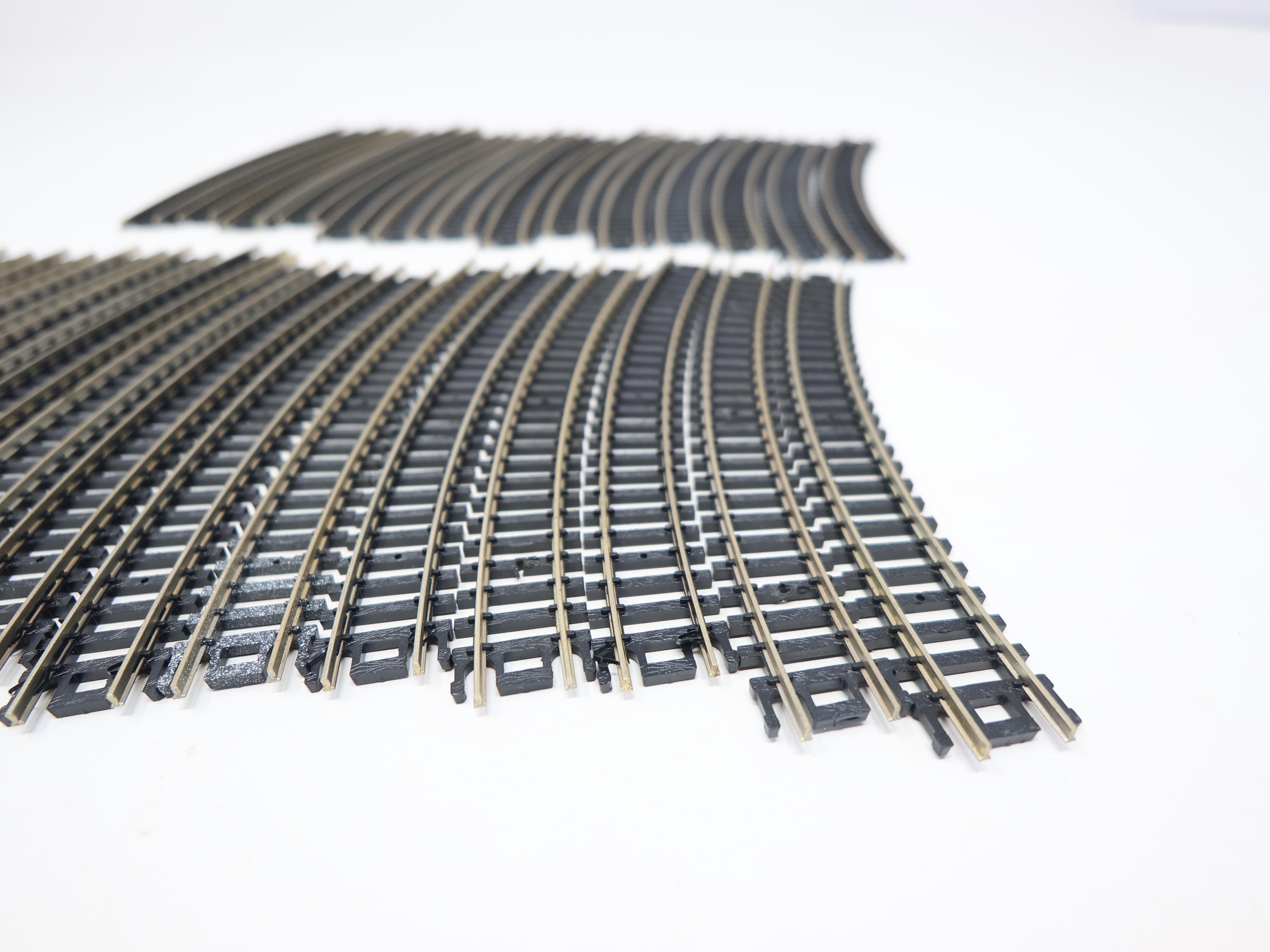 USED Atlas 2510 N Scale, Lot of 28 pieces 9.75″ Radius Curved Track