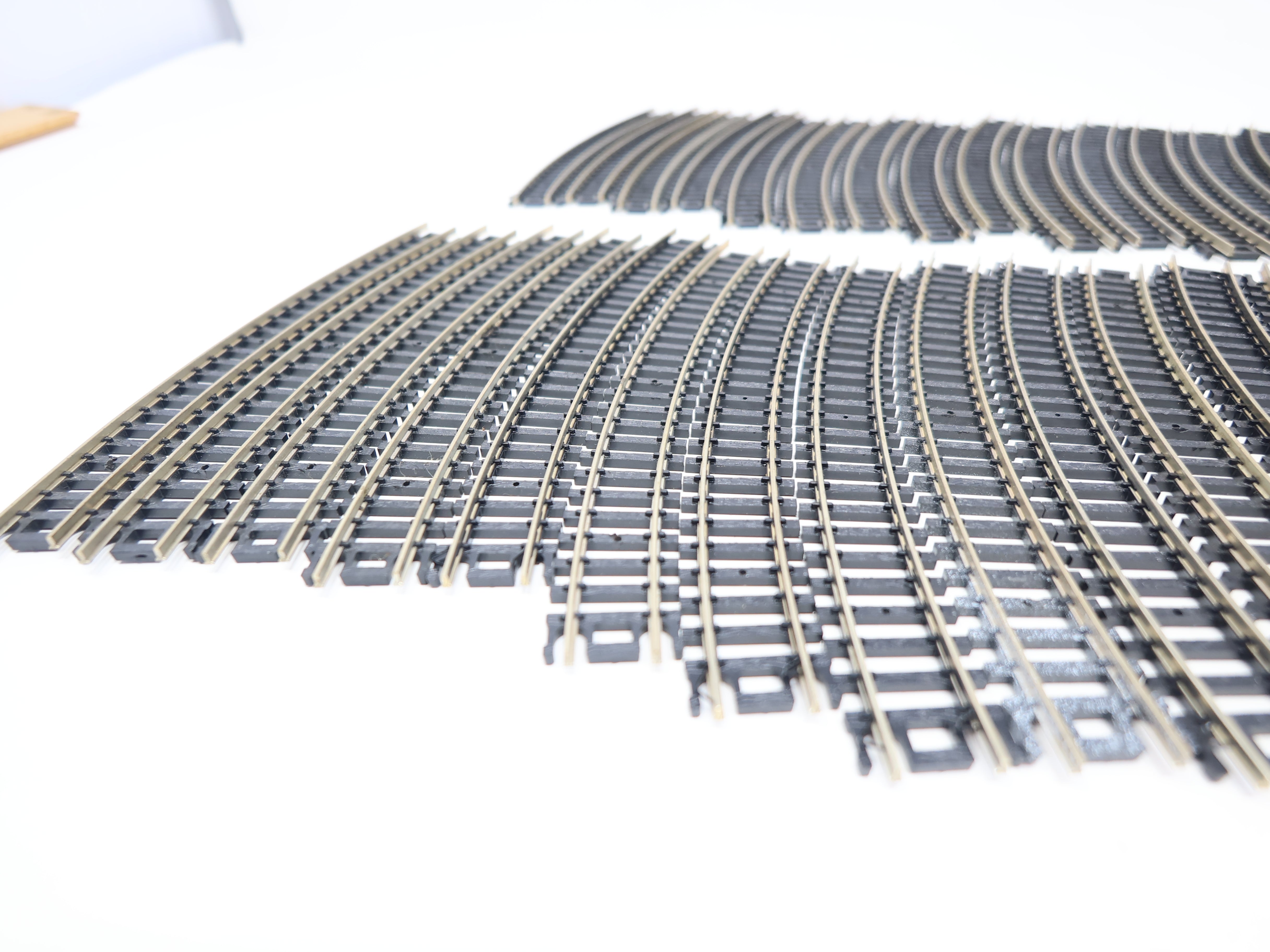 USED Atlas 2510 N Scale, Lot of 28 pieces 9.75″ Radius Curved Track