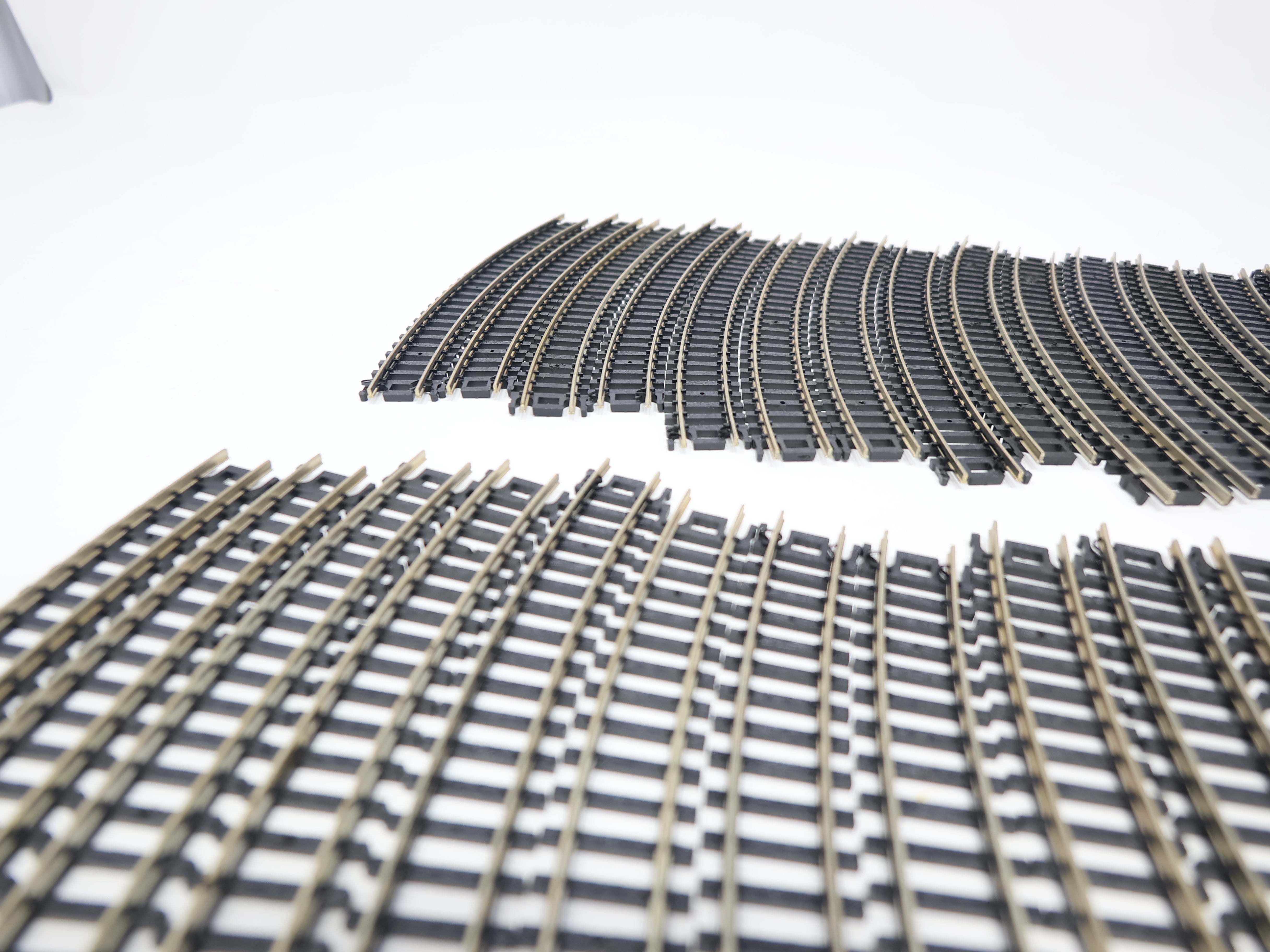 USED Atlas 2510 N Scale, Lot of 28 pieces 9.75″ Radius Curved Track