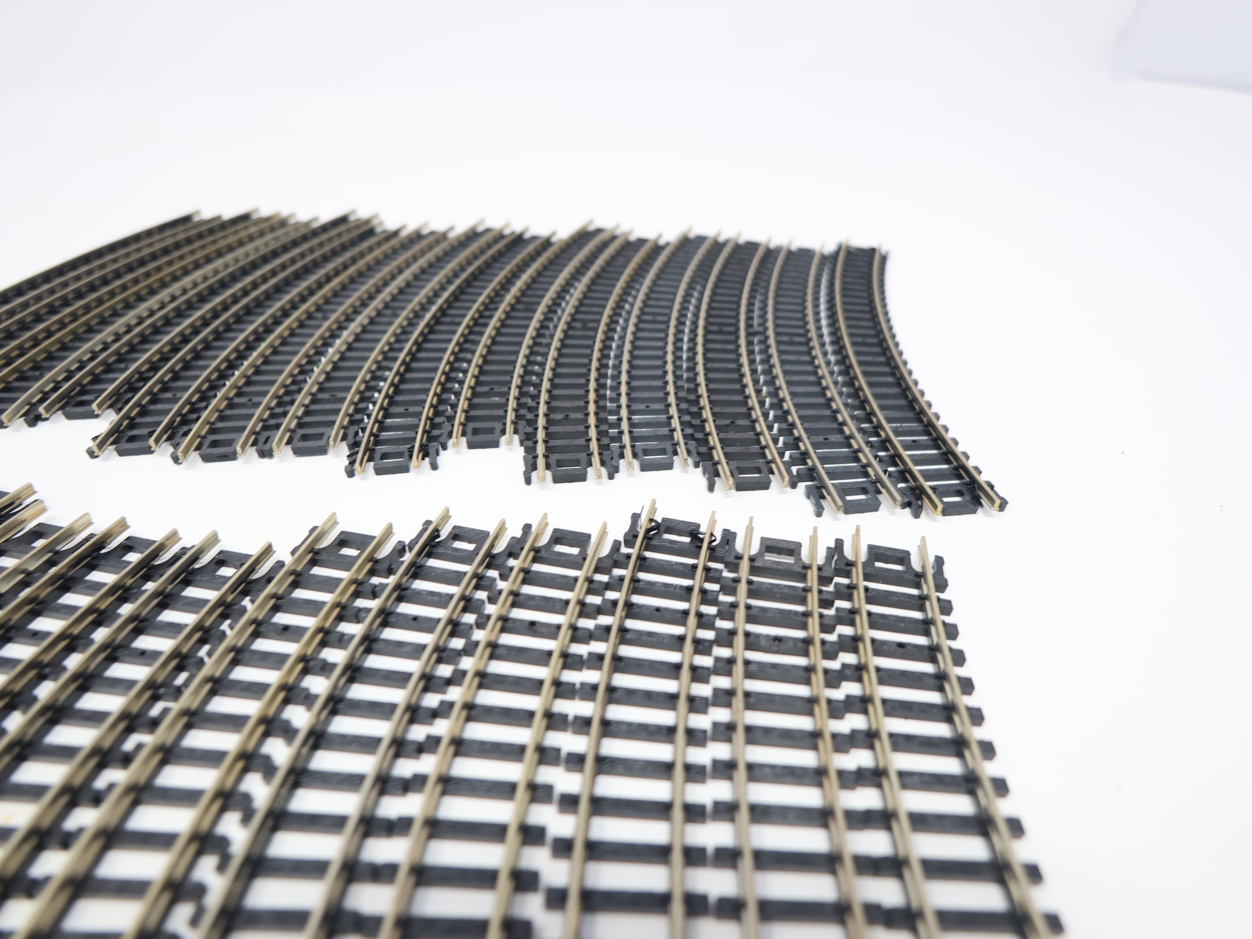 USED Atlas 2510 N Scale, Lot of 28 pieces 9.75″ Radius Curved Track