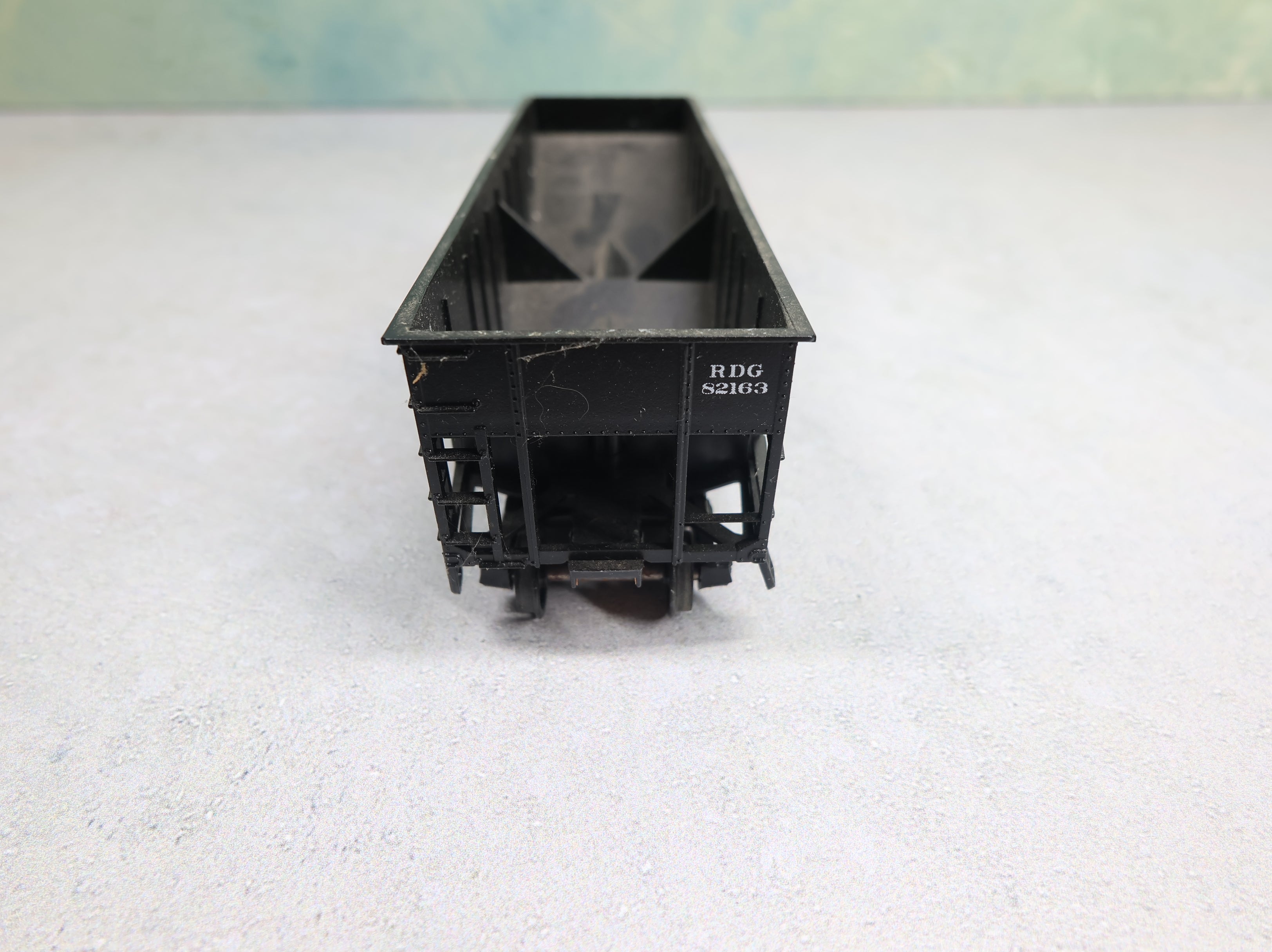 USED Athearn HO Scale 2 Bay Open Hopper Reading RDG #82163