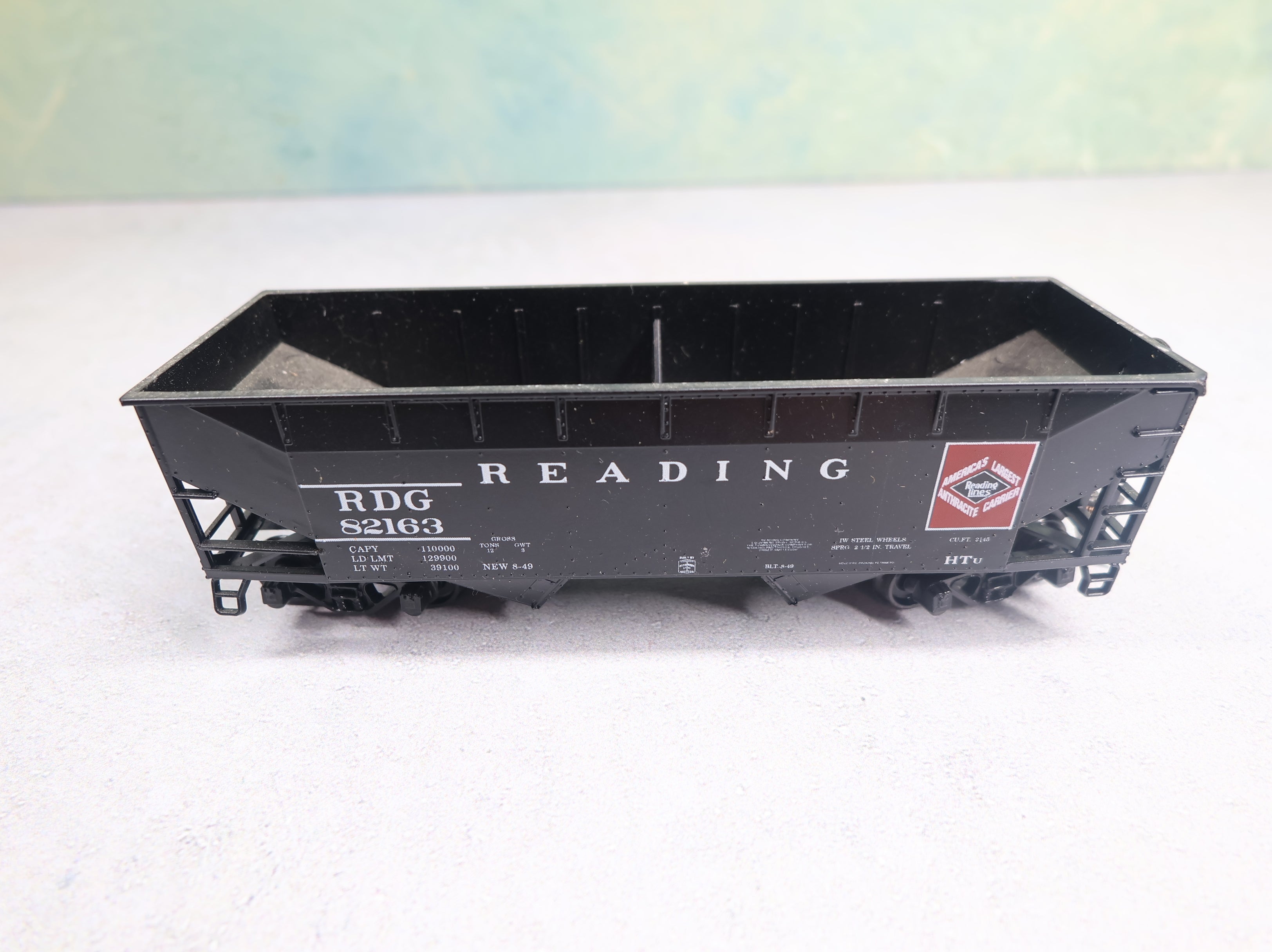USED Athearn HO Scale 2 Bay Open Hopper Reading RDG #82163