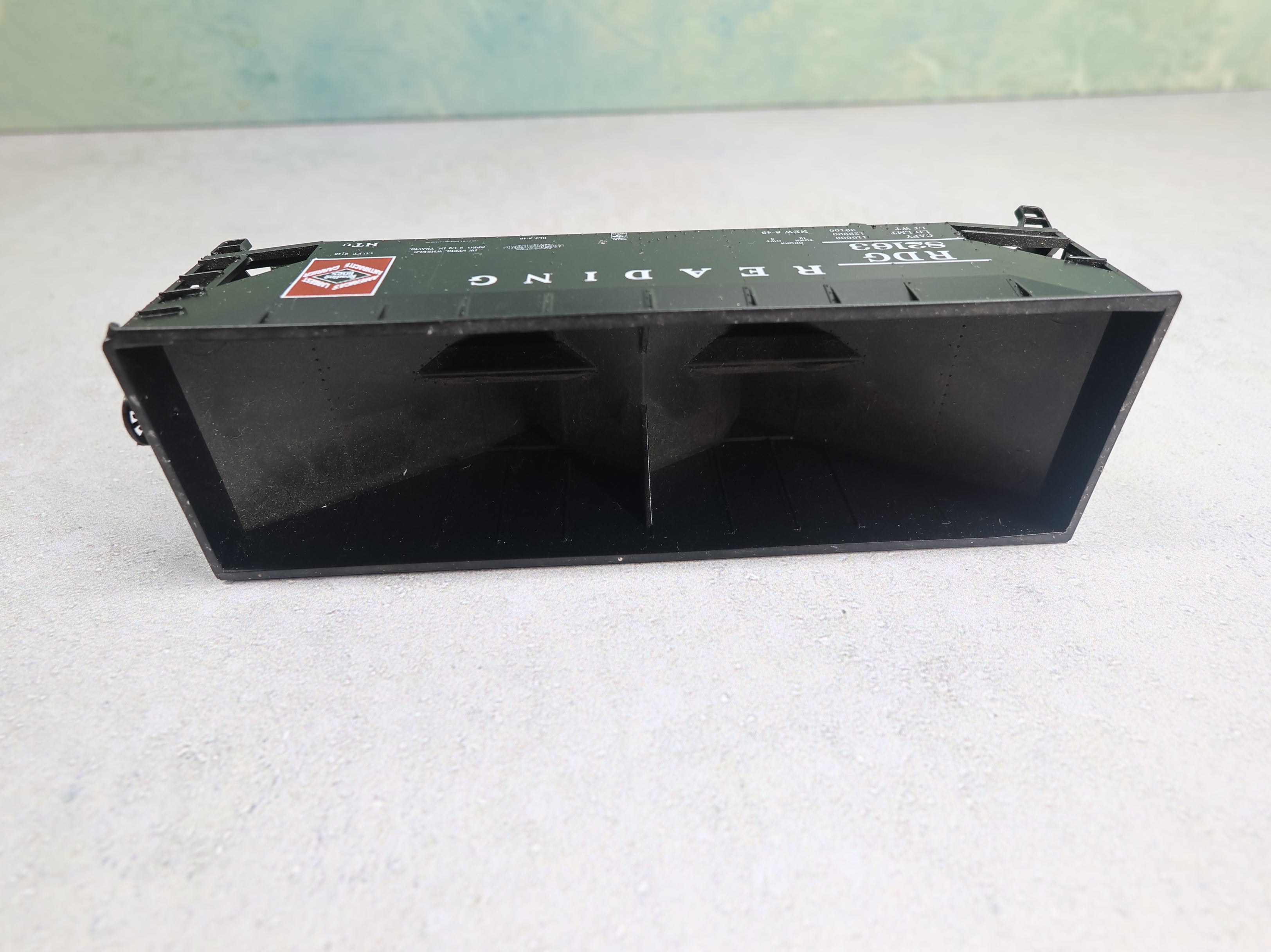USED Athearn HO Scale 2 Bay Open Hopper Reading RDG #82163
