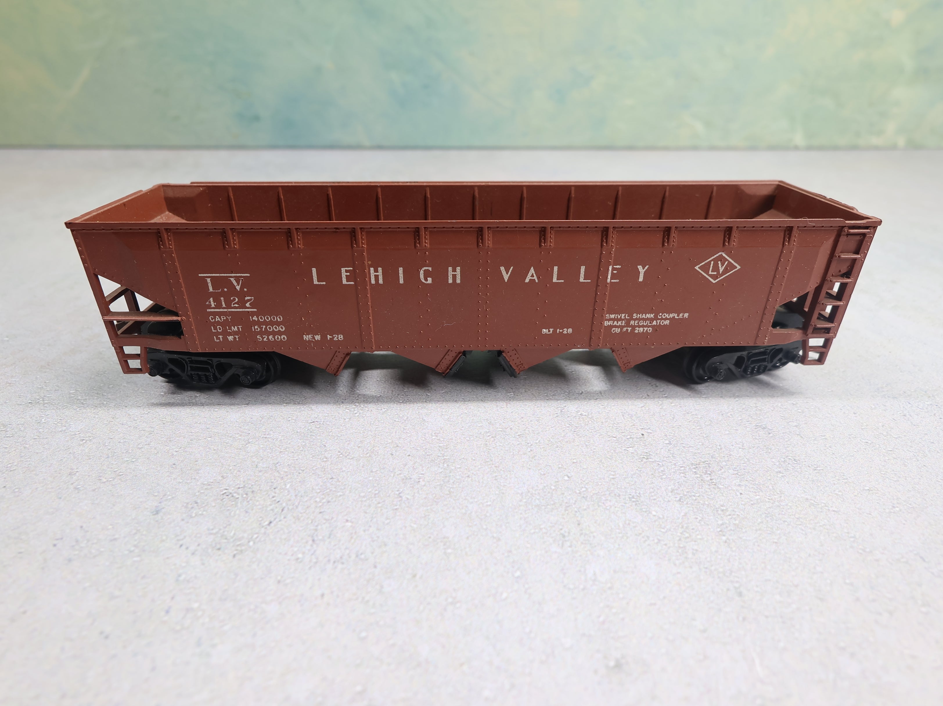 USED Athearn HO Scale Operating Hopper Lehigh Valley LV #4127