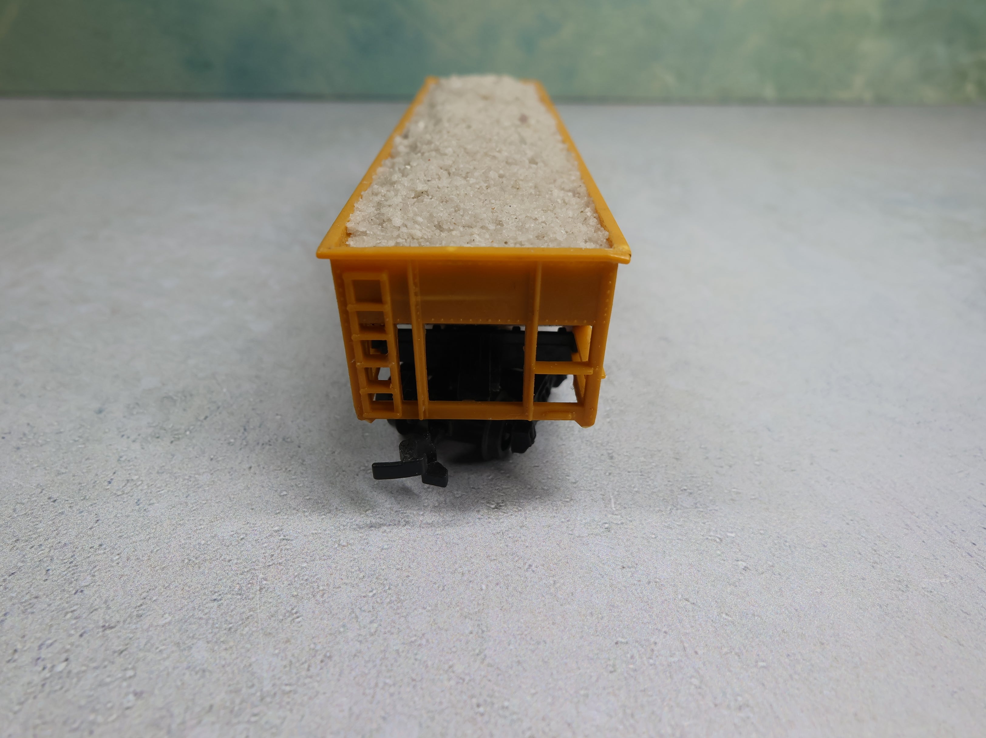 USED Bachmann HO Scale 4 Bay Hopper w/ Load Union Pacific UP #518125