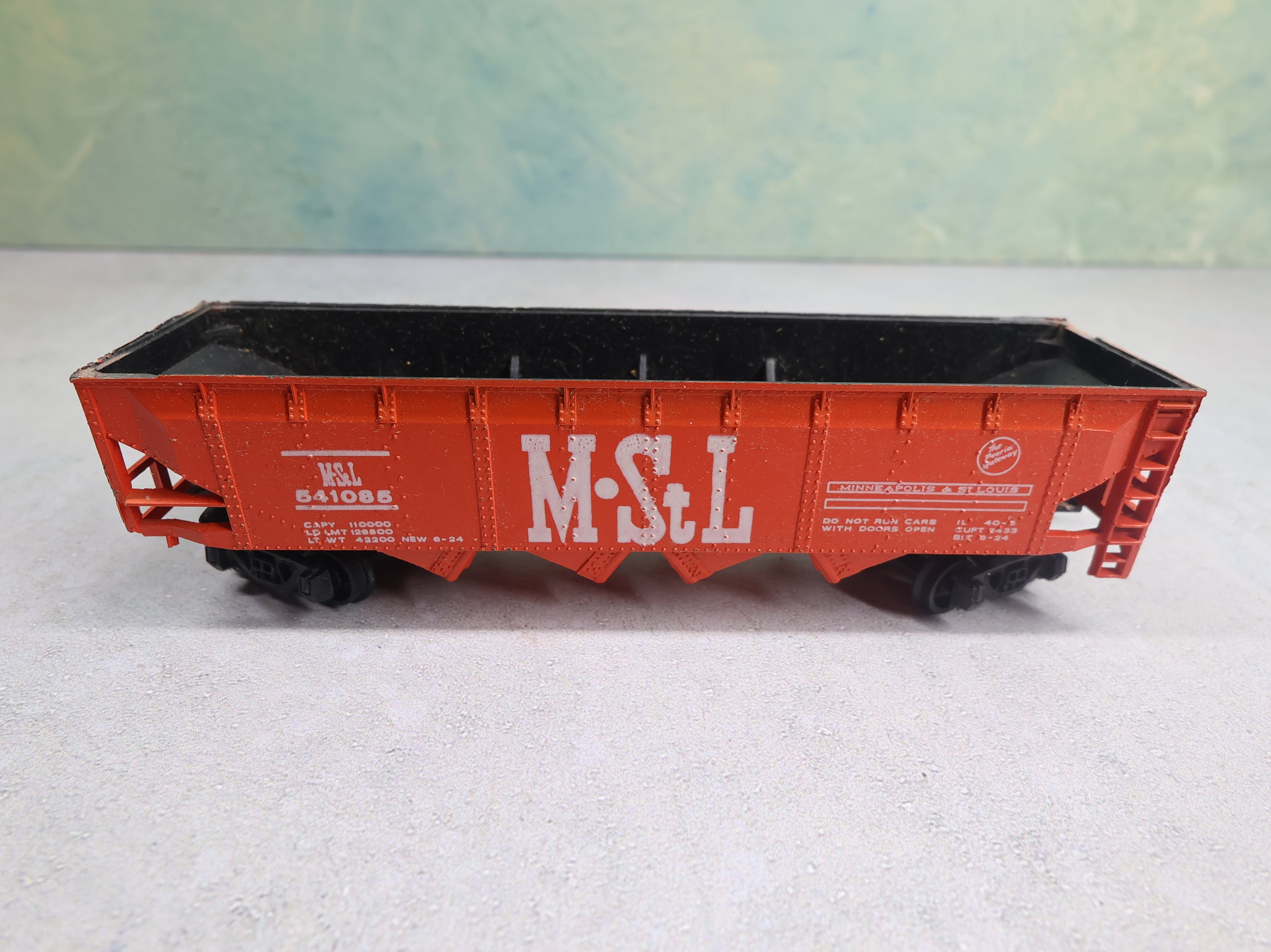 USED Bachmann HO Scale 4 Bay Hopper Minneapolis and St. Louis MStL #541085