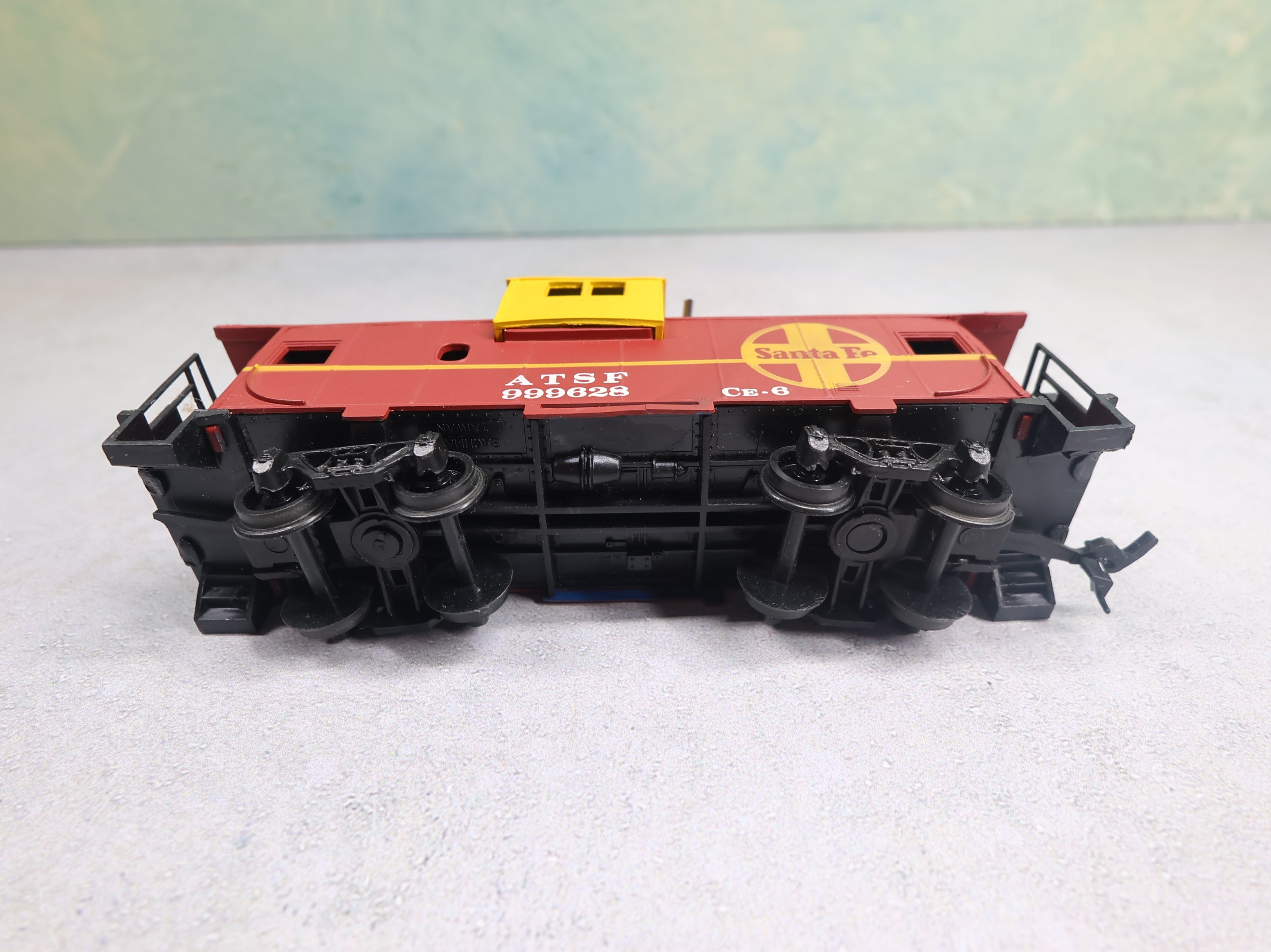 USED Bachmann HO Scale Caboose Santa Fe ATSF #999628