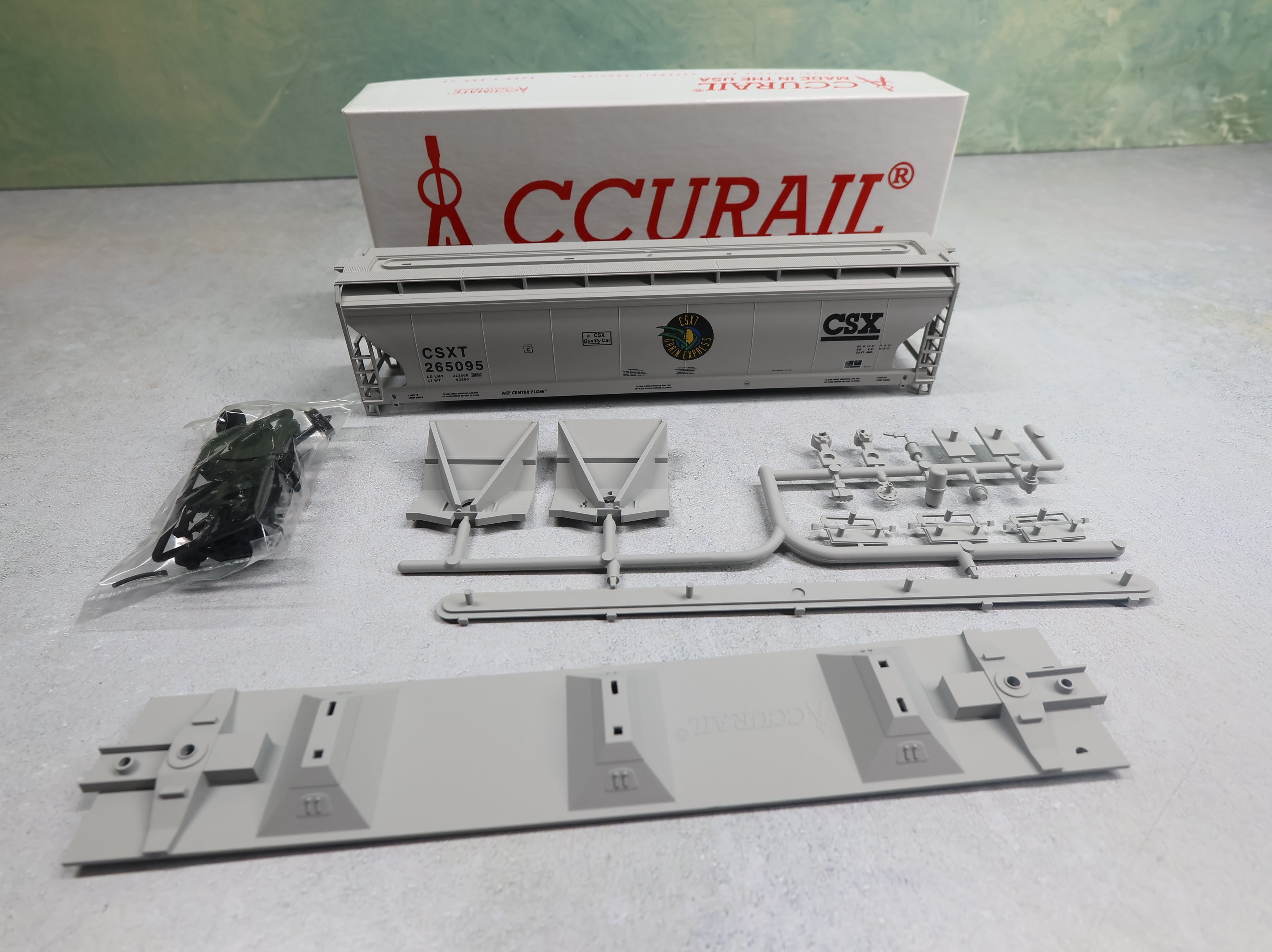 USED Accurail 3350 HO Scale 3-Bay ACF Covered Hopper CSX CSXT #265095