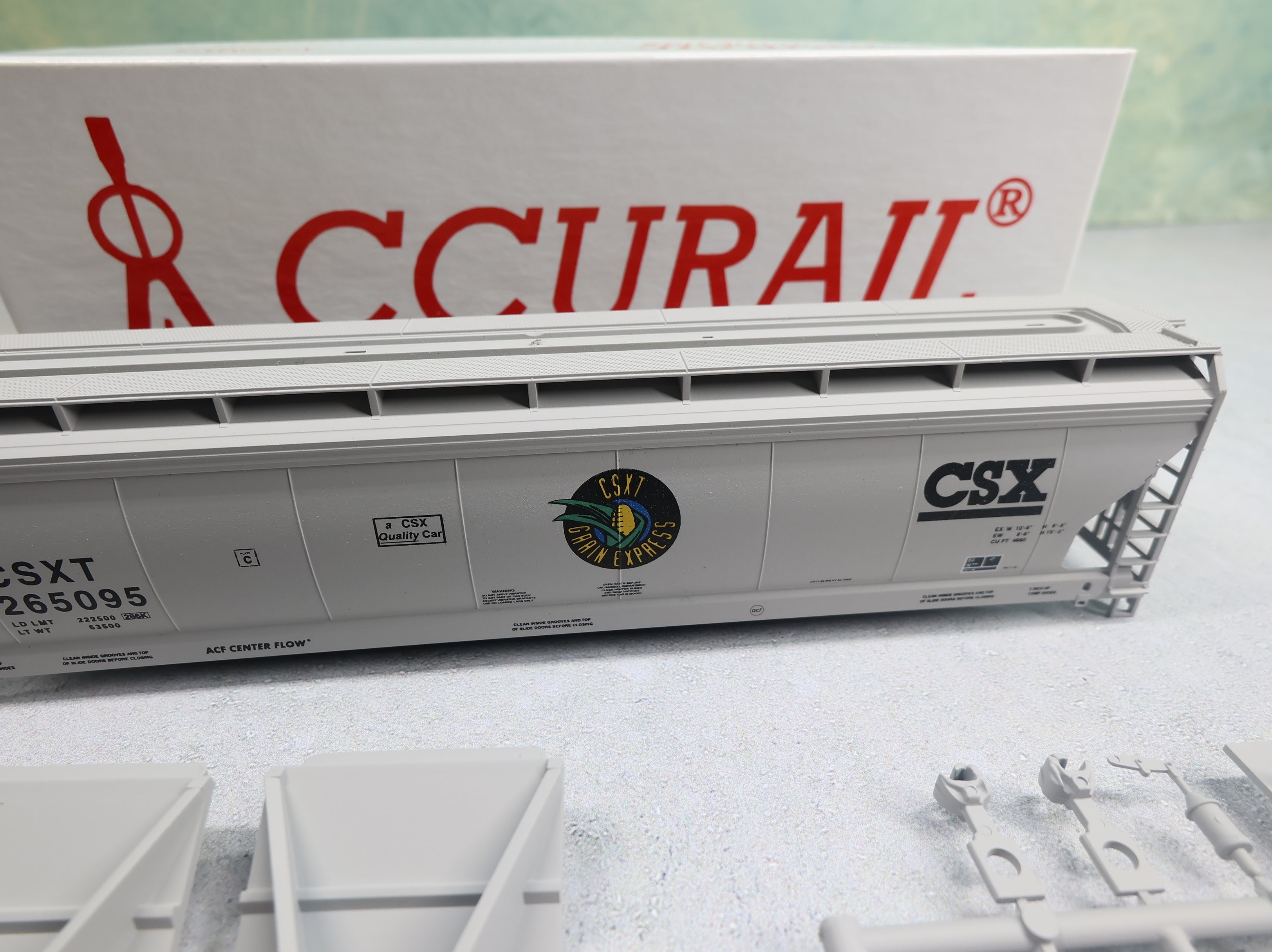 USED Accurail 3350 HO Scale 3-Bay ACF Covered Hopper CSX CSXT #265095