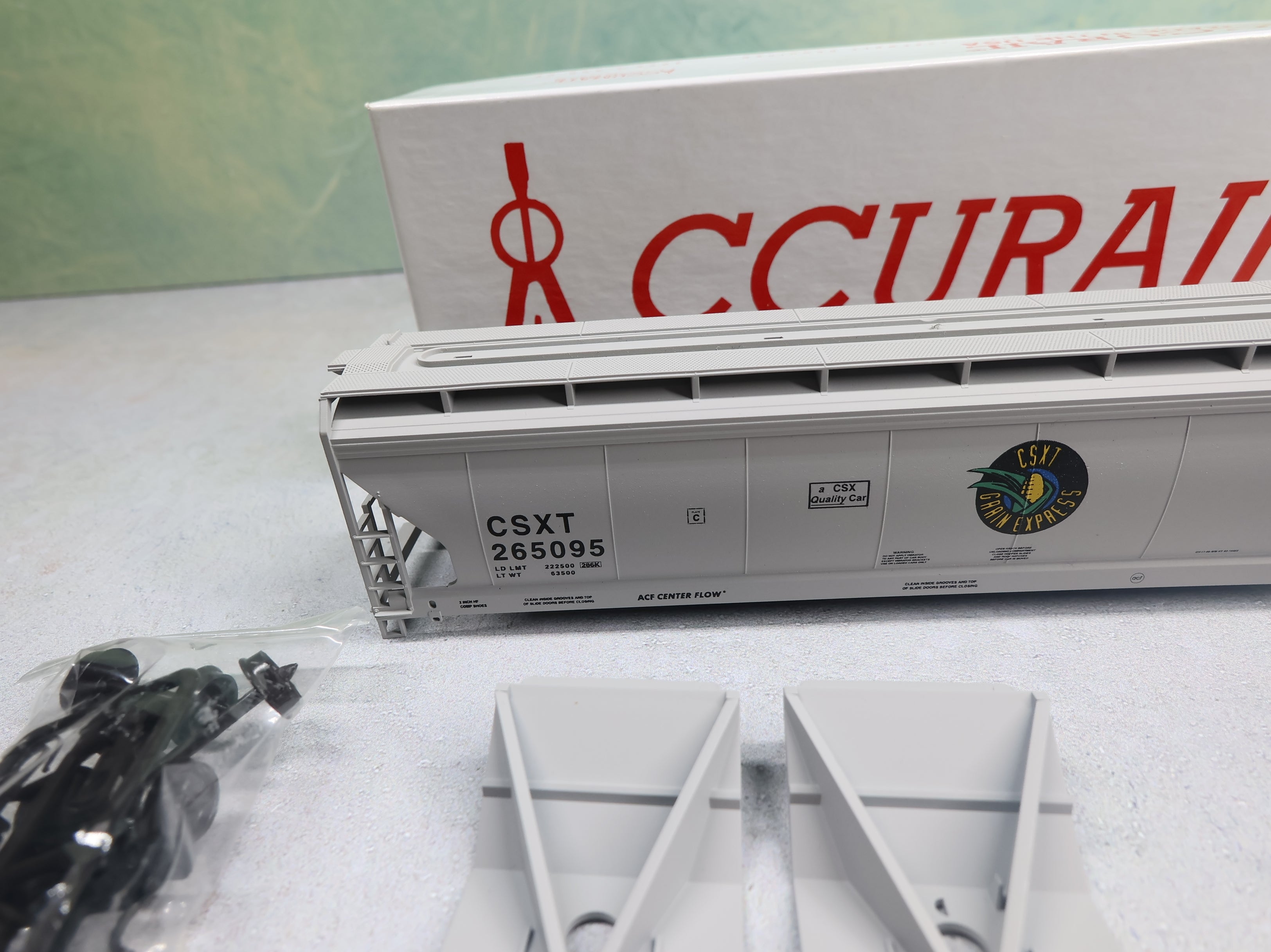 USED Accurail 3350 HO Scale 3-Bay ACF Covered Hopper CSX CSXT #265095
