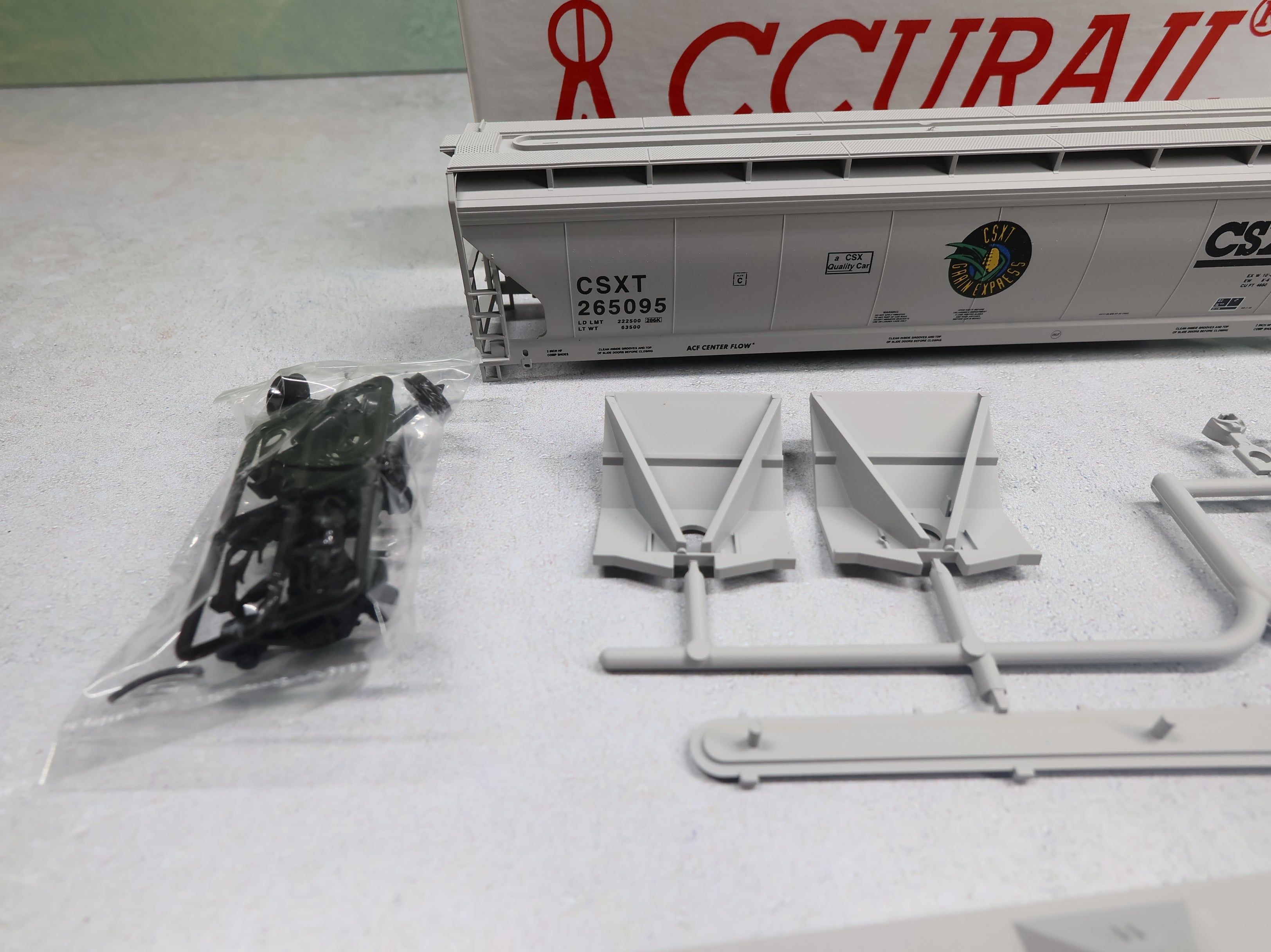 USED Accurail 3350 HO Scale 3-Bay ACF Covered Hopper CSX CSXT #265095