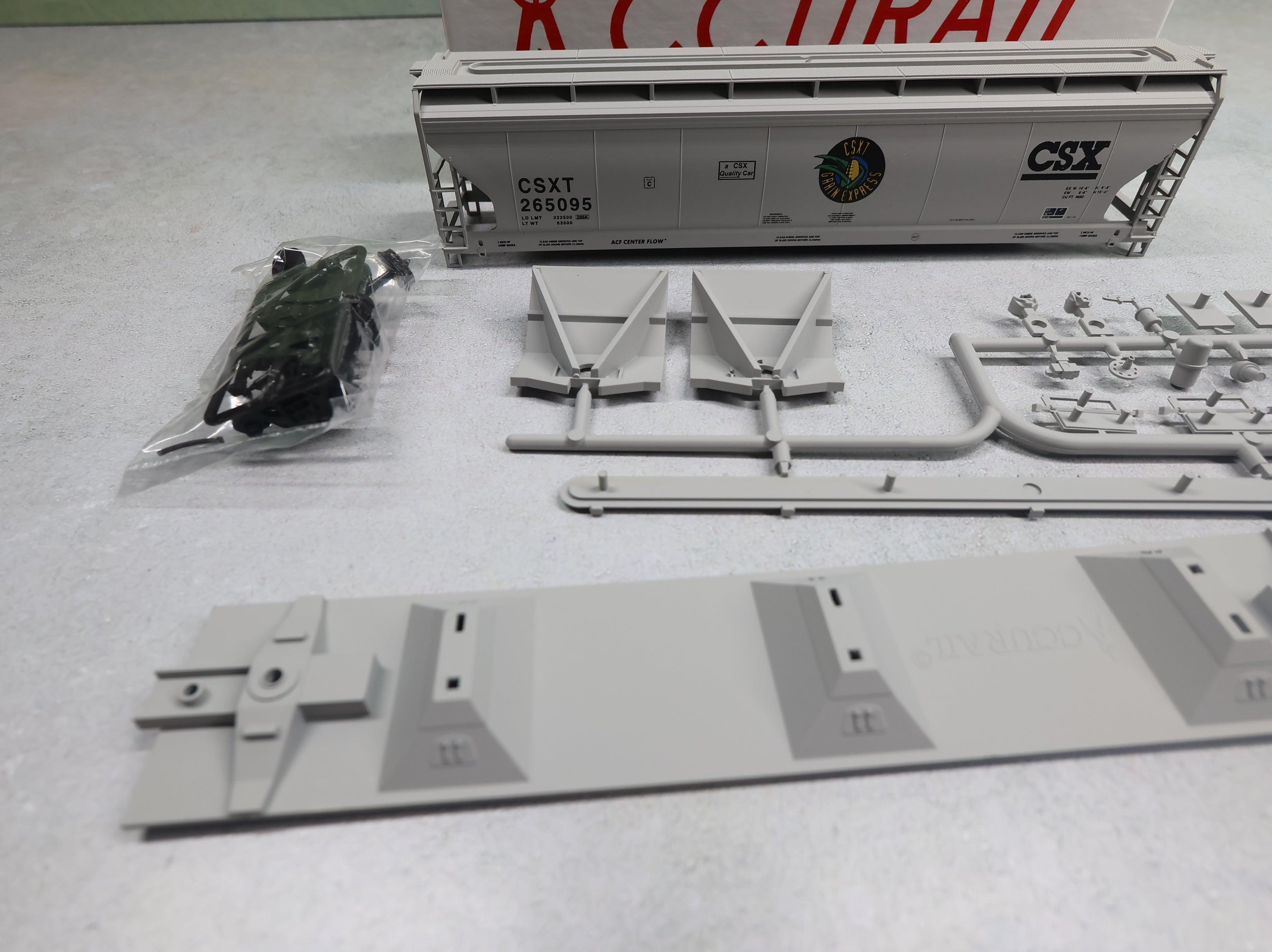 USED Accurail 3350 HO Scale 3-Bay ACF Covered Hopper CSX CSXT #265095