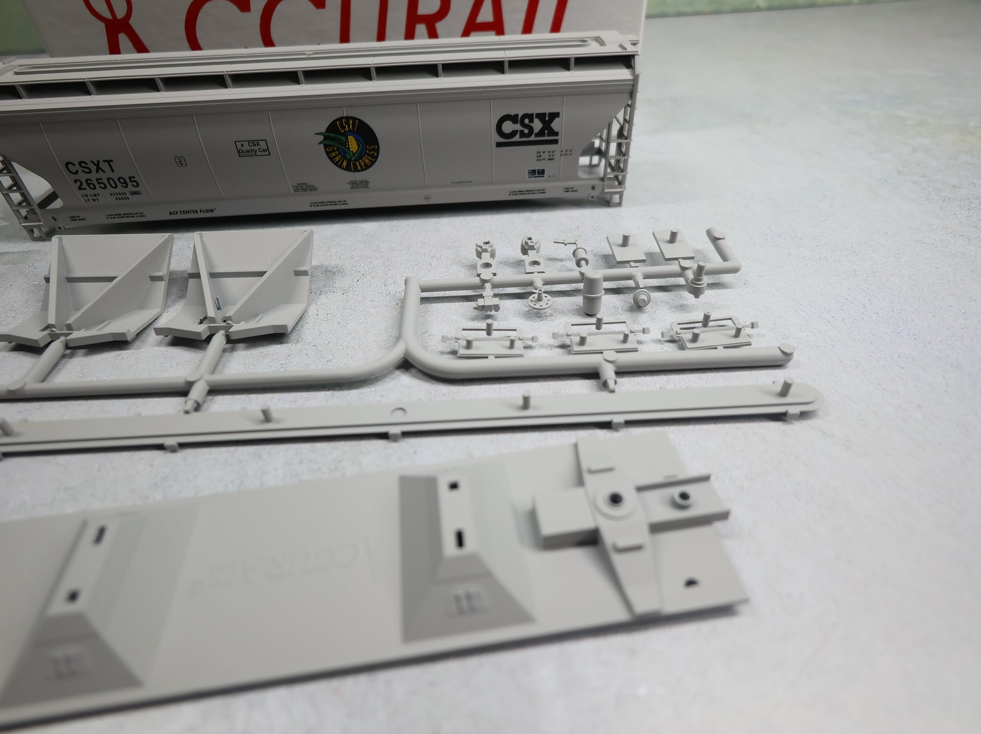 USED Accurail 3350 HO Scale 3-Bay ACF Covered Hopper CSX CSXT #265095