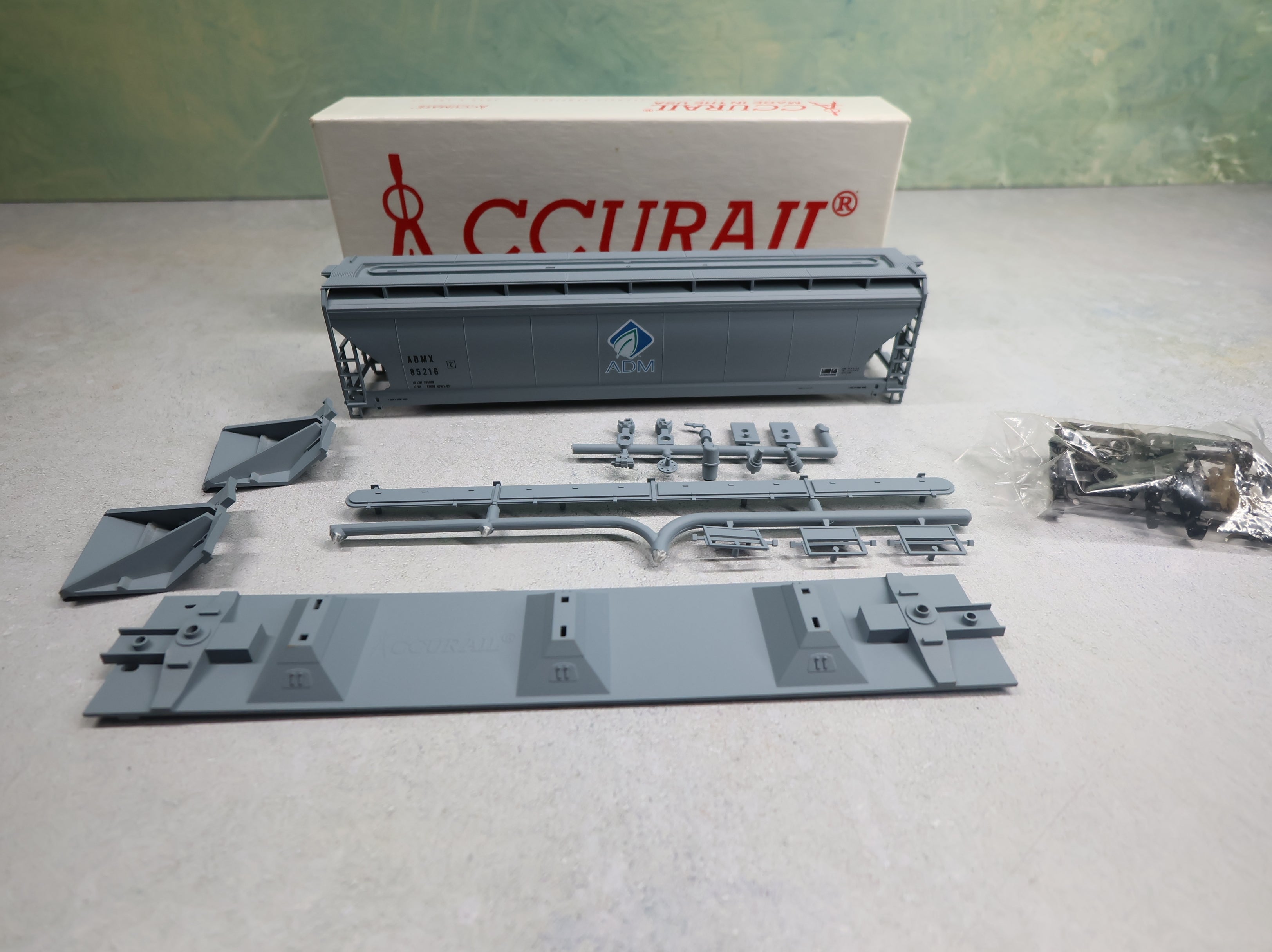USED Accurail 2073 HO Scale 3-Bay ACF Covered Hopper ADM ADMX #85216