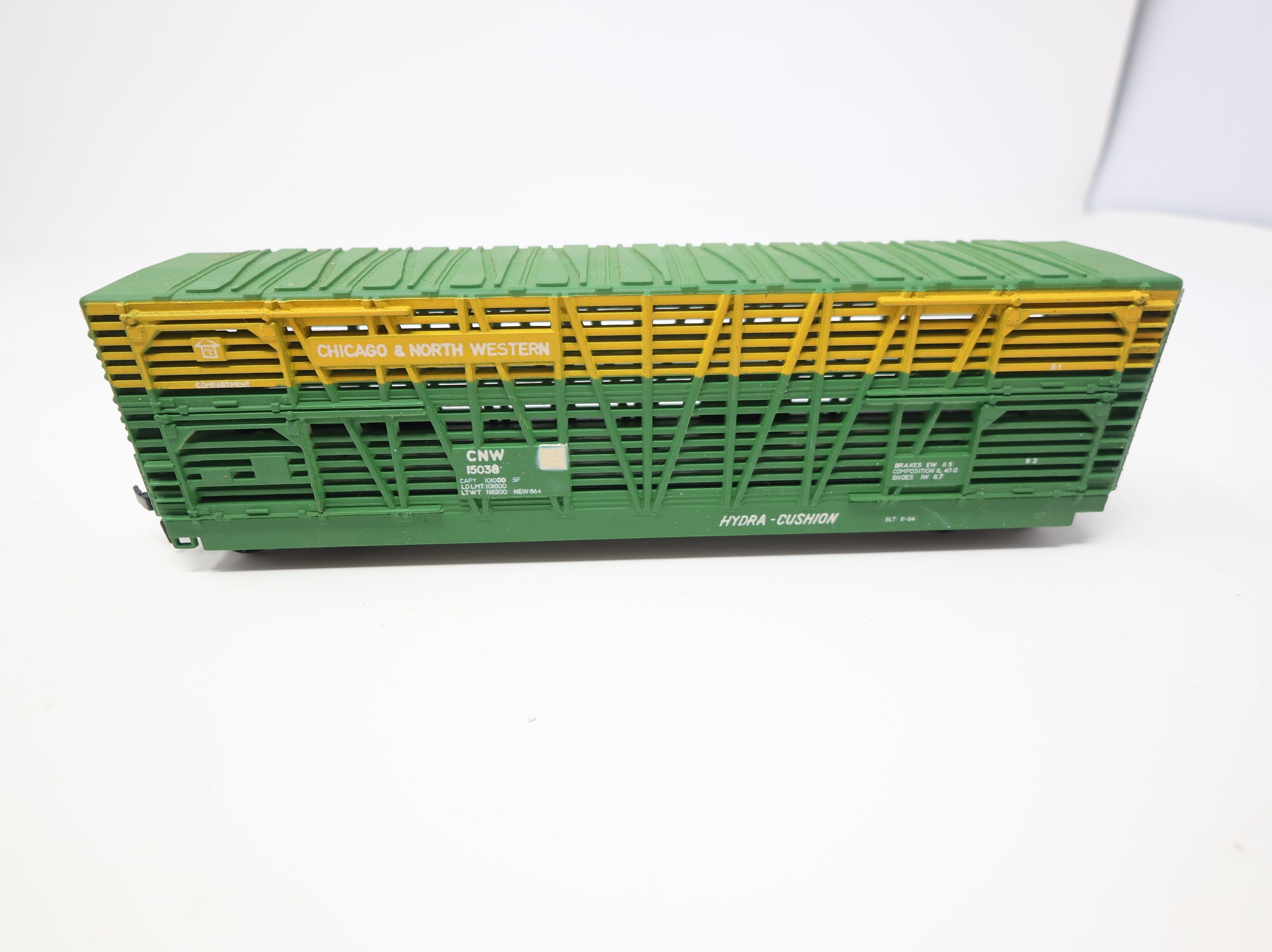 USED AHM HO Scale Hydra Cushion Cattle Stock Car Chicago & North Western CNW #15038