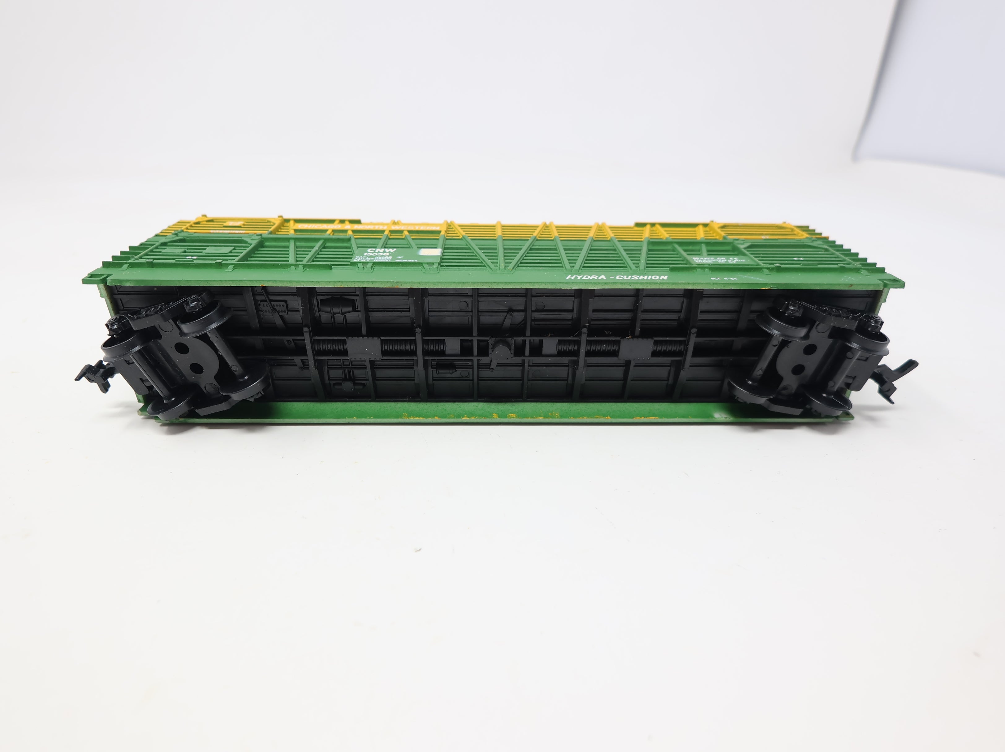 USED AHM HO Scale Hydra Cushion Cattle Stock Car Chicago & North Western CNW #15038