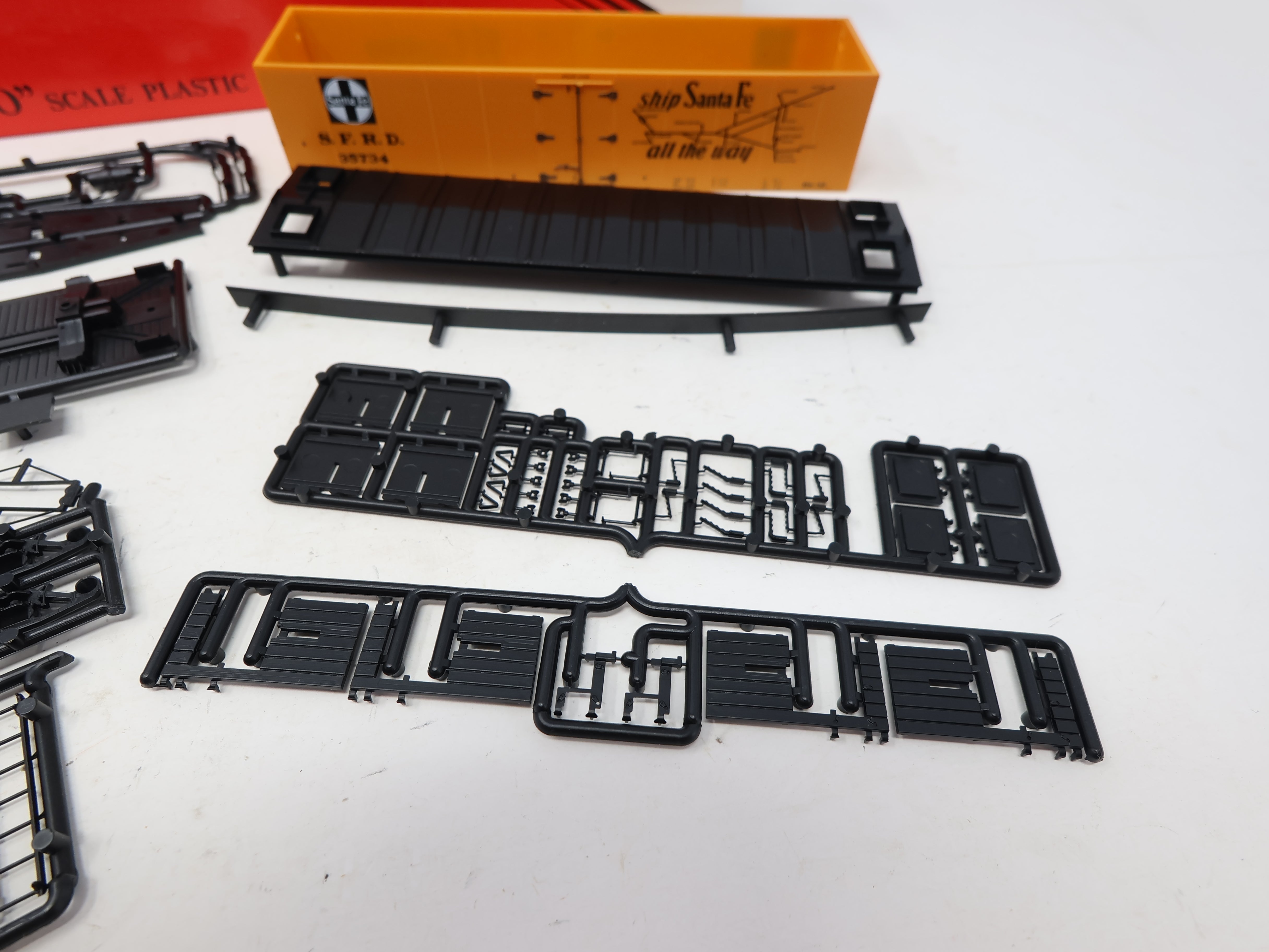 USED Intermountain HO Scale, Refrigerator Box Car, Santa Fe SFRD #35734 (KIT)