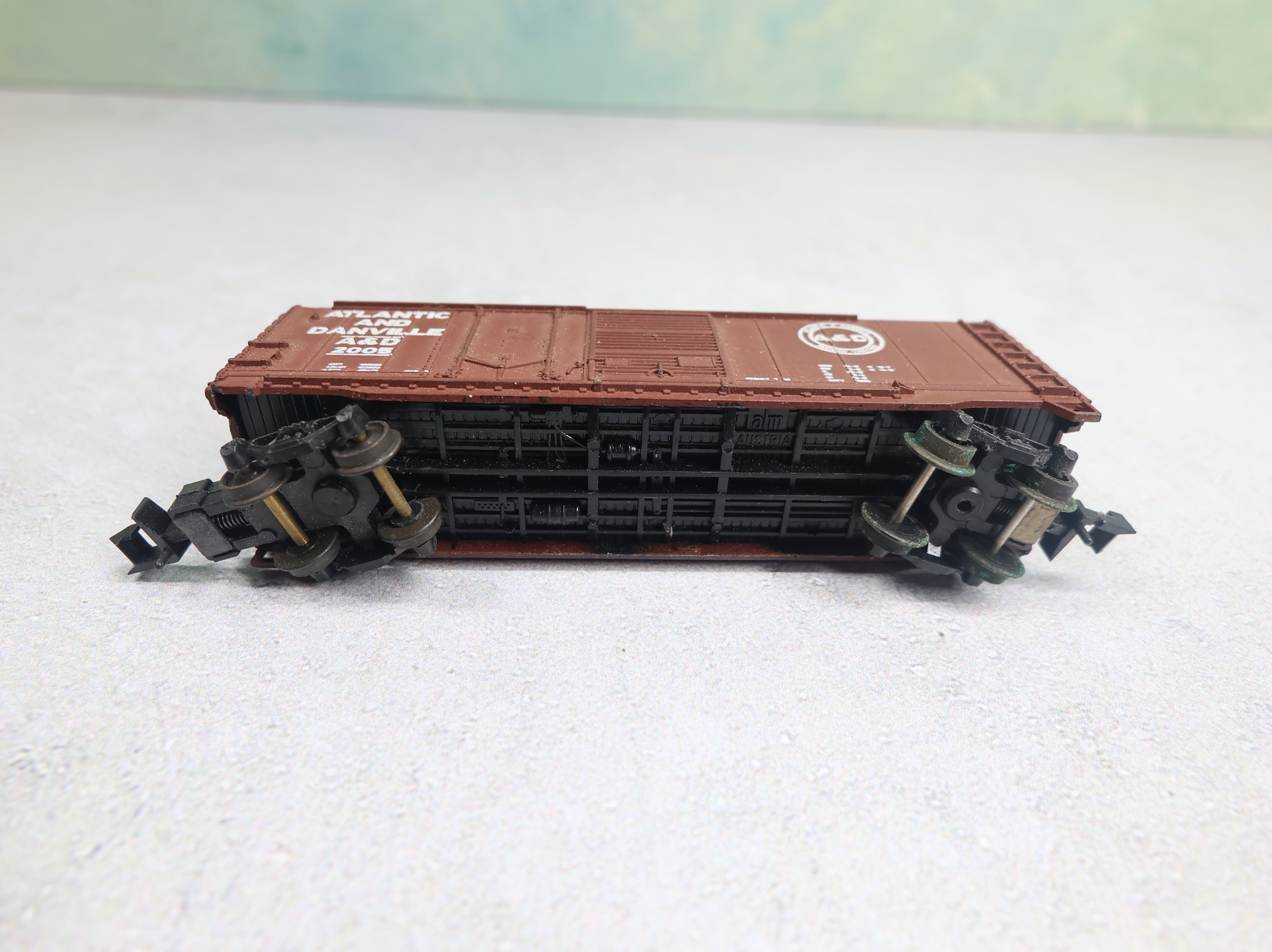 USED AHM N Scale 40' Box Car Atlantic and Danville A&D #2005