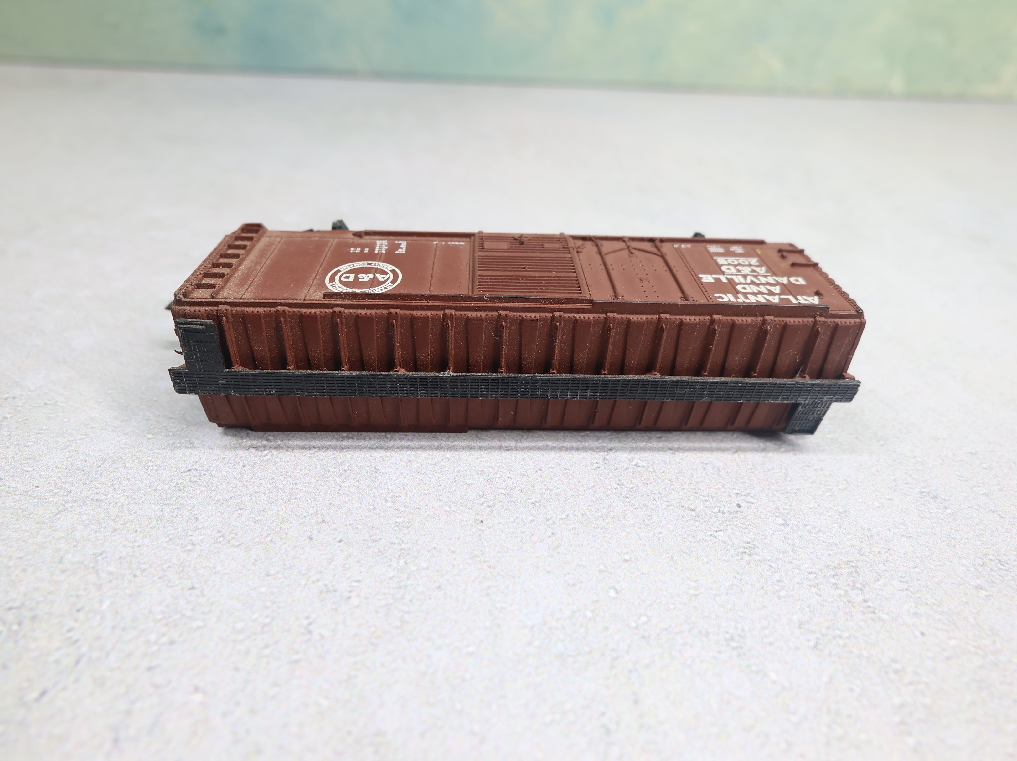 USED AHM N Scale 40' Box Car Atlantic and Danville A&D #2005