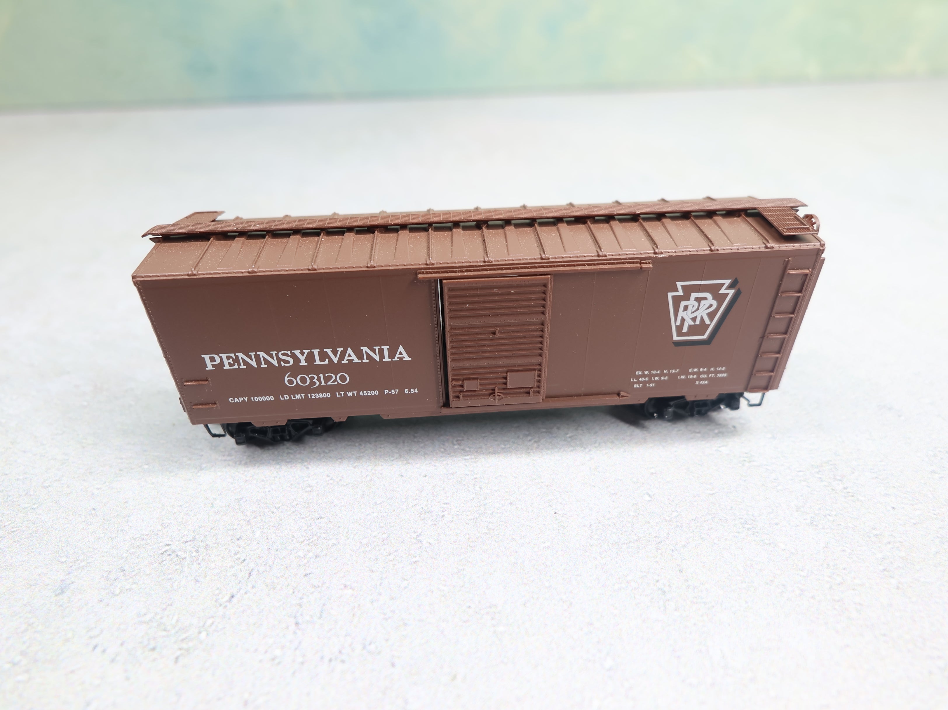 USED Micro-Trains N Scale 40' Box Car Pennsylvania #603120 Knuckle Couplers