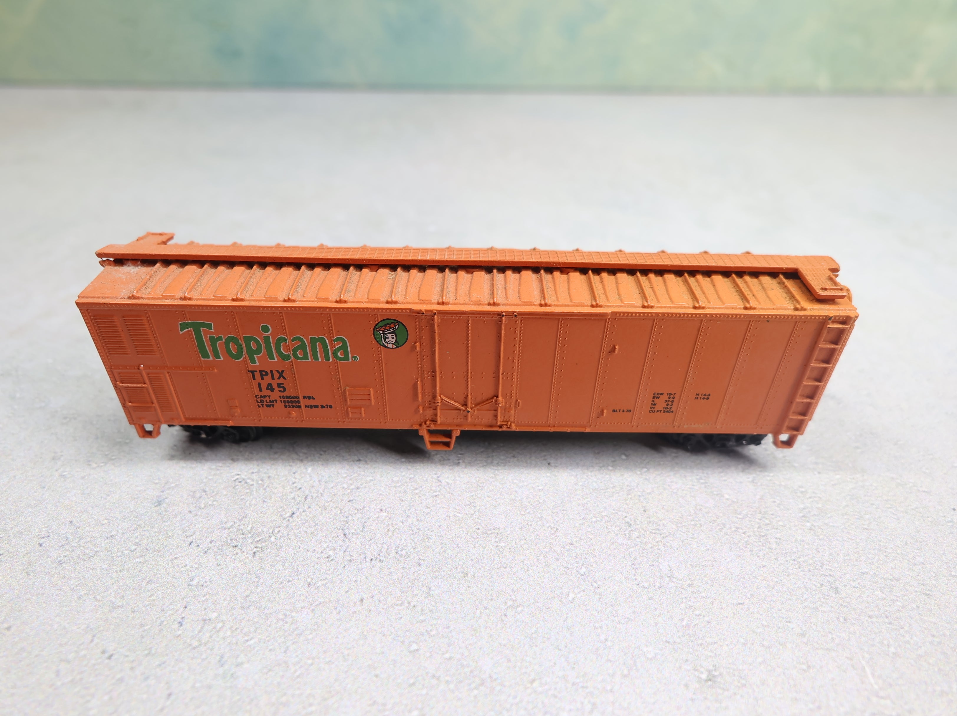 USED Atlas N Scale 51' Box Car Tropicana TPIX #145 Knuckle Couplers