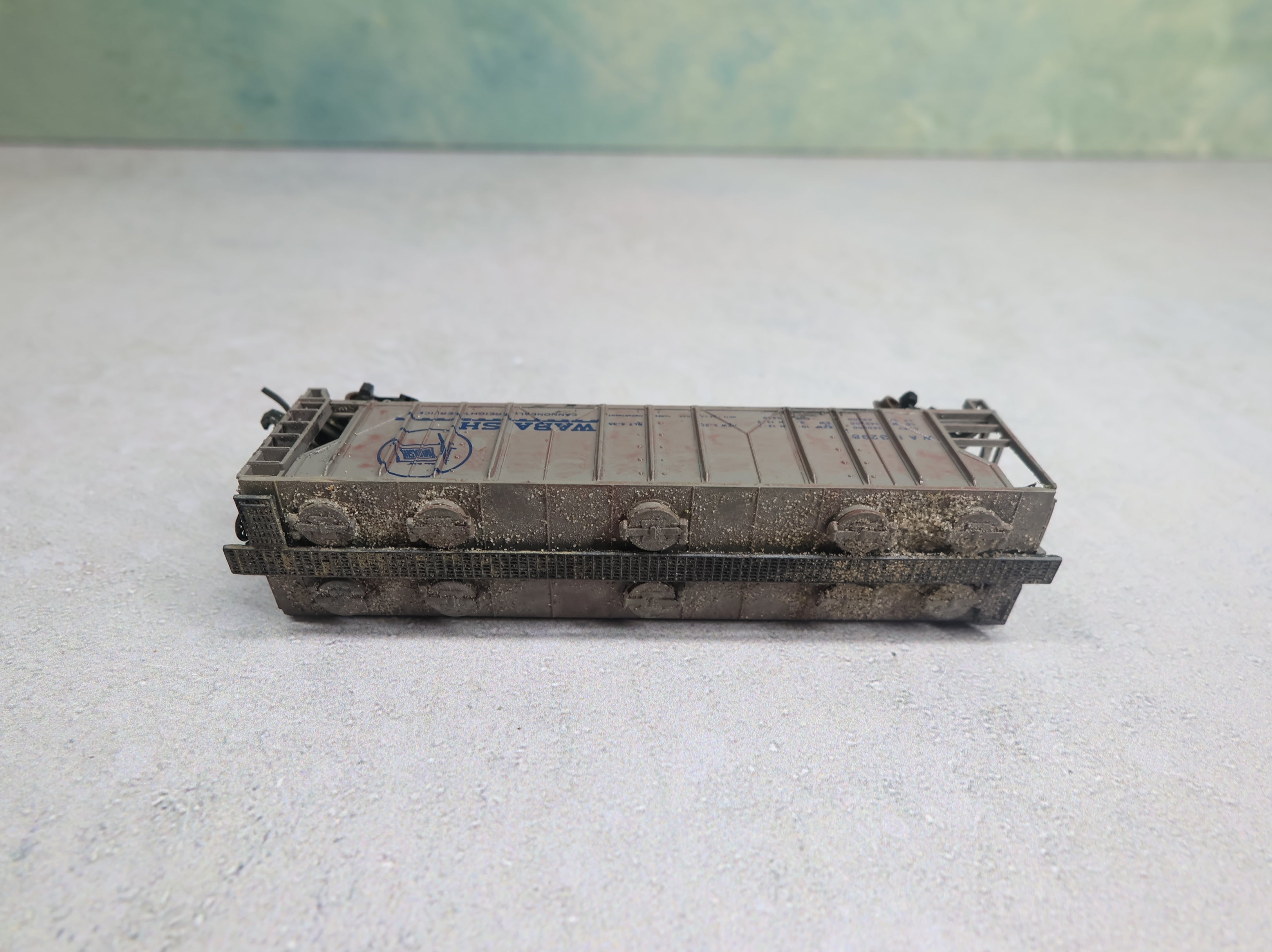 USED Bachmann N Scale 3 Bay Covered Hopper Wabash WAB #32985 Weathered, Knuckle Couplers