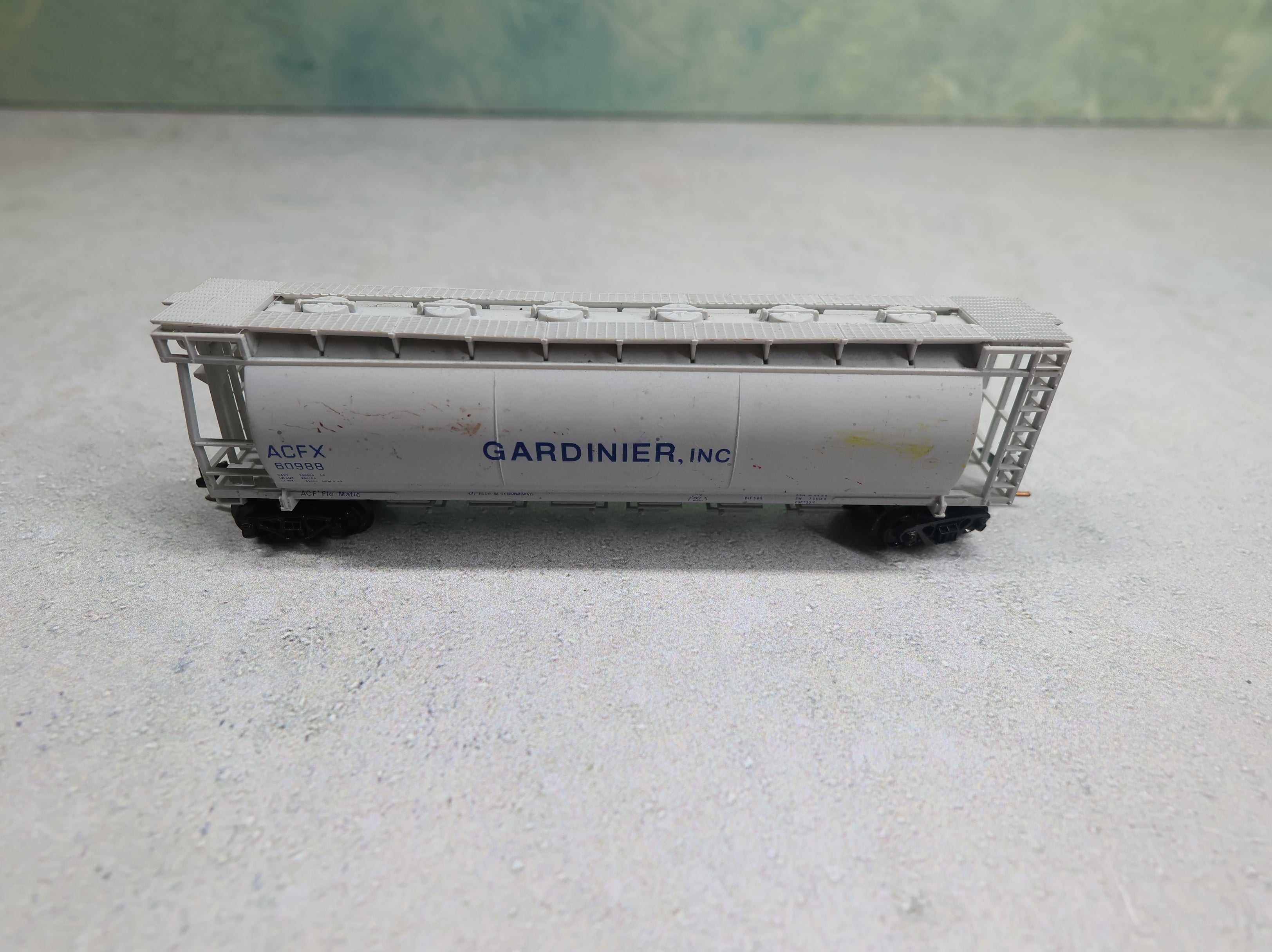 USED DVFC N Scale Delaware Valley 6 Bay Cylindrical Hopper Gardinier ACFX #60988 Knuckle Couplers