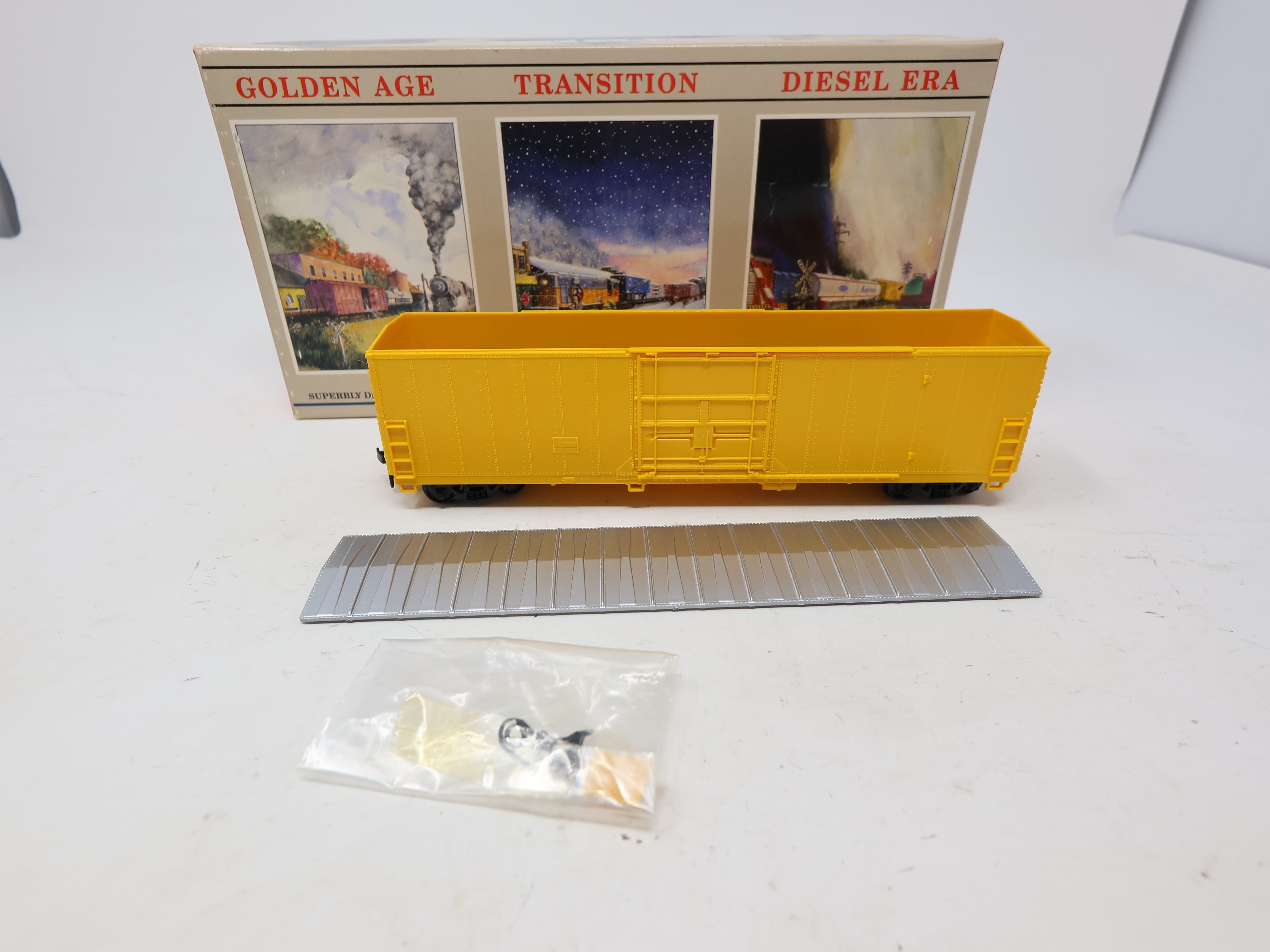 USED Walthers 932-4750 HO Scale, 50' FGE Insulated Box Car, Undecorated