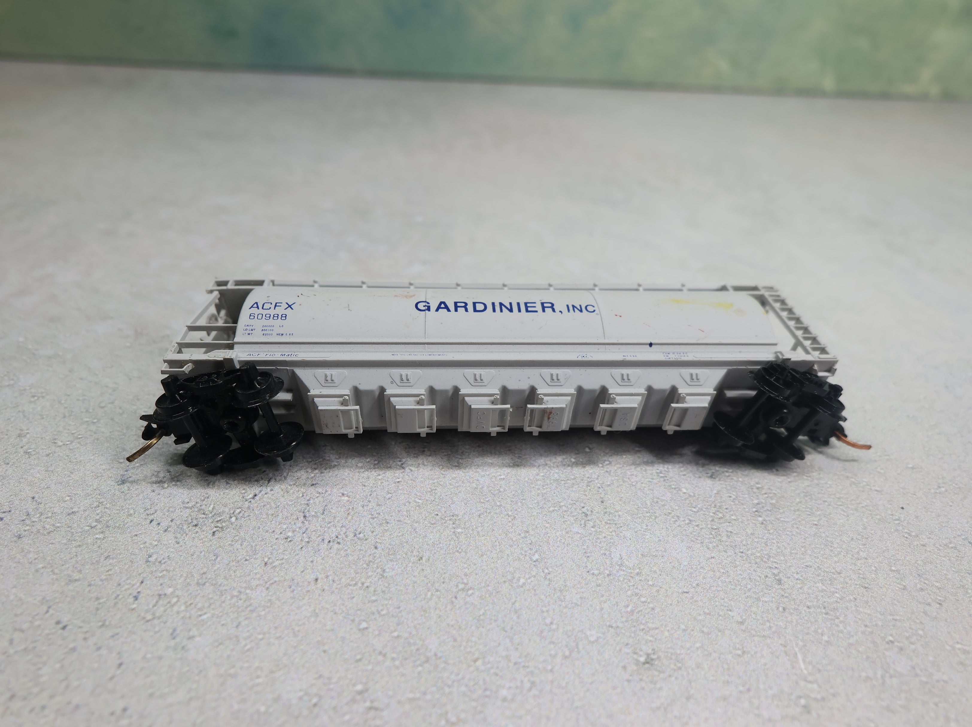 USED DVFC N Scale Delaware Valley 6 Bay Cylindrical Hopper Gardinier ACFX #60988 Knuckle Couplers