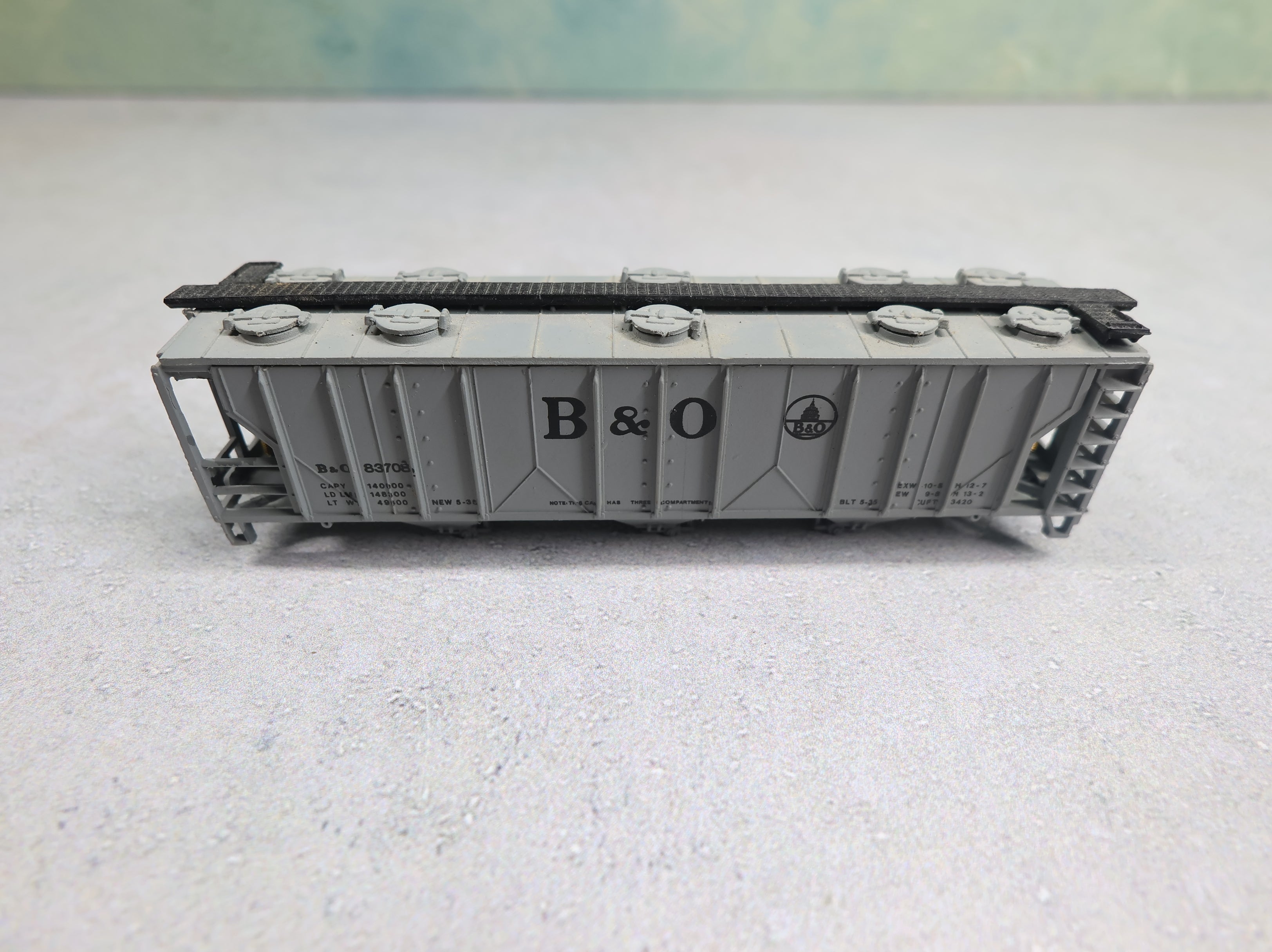 USED Bachmann N Scale 3 Bay Covered Hopper Baltimore and Ohio B&O #837082 No Trucks, Has Knuckle Couplers