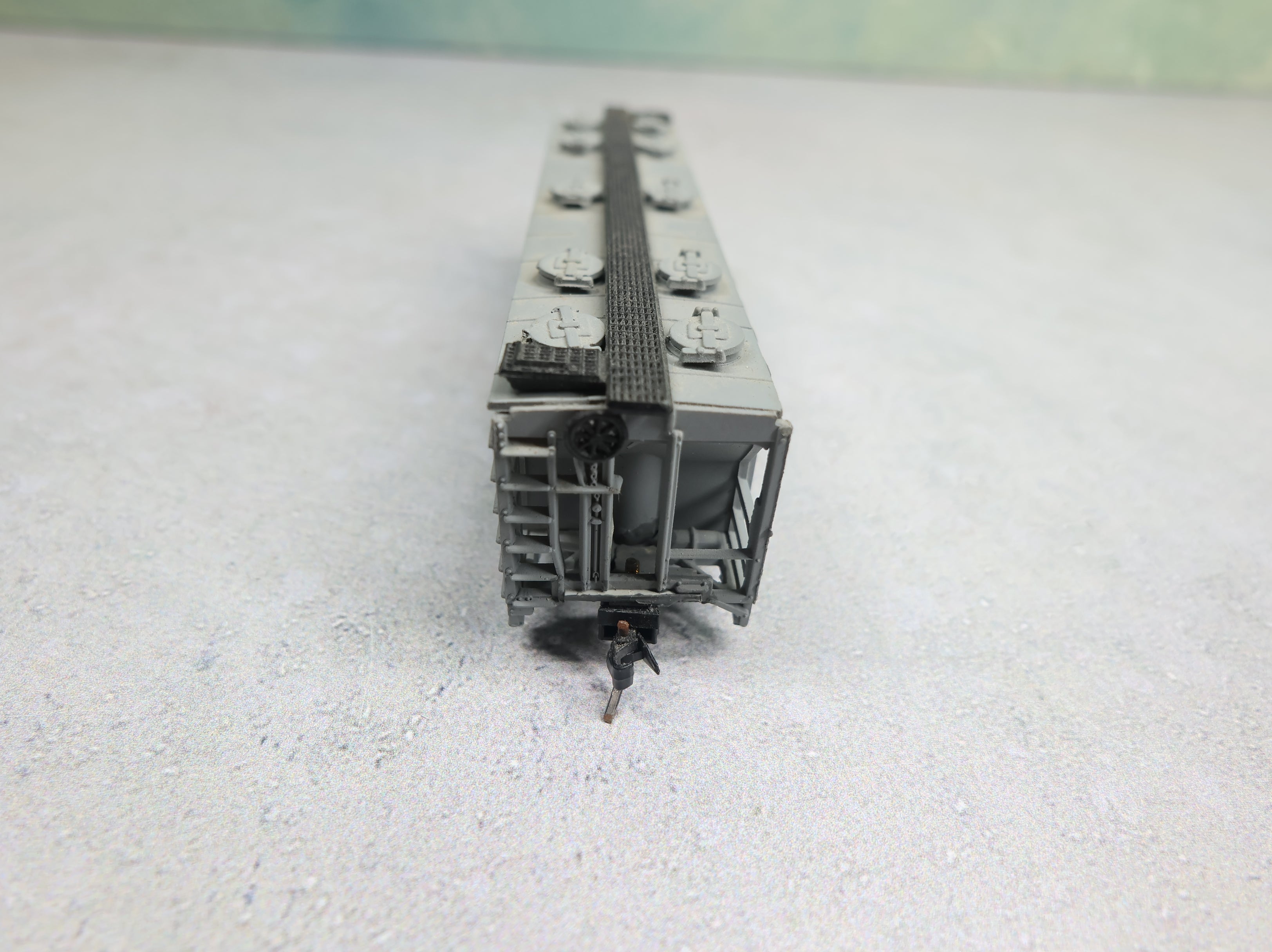 USED Bachmann N Scale 3 Bay Covered Hopper Baltimore and Ohio B&O #837082 No Trucks, Has Knuckle Couplers