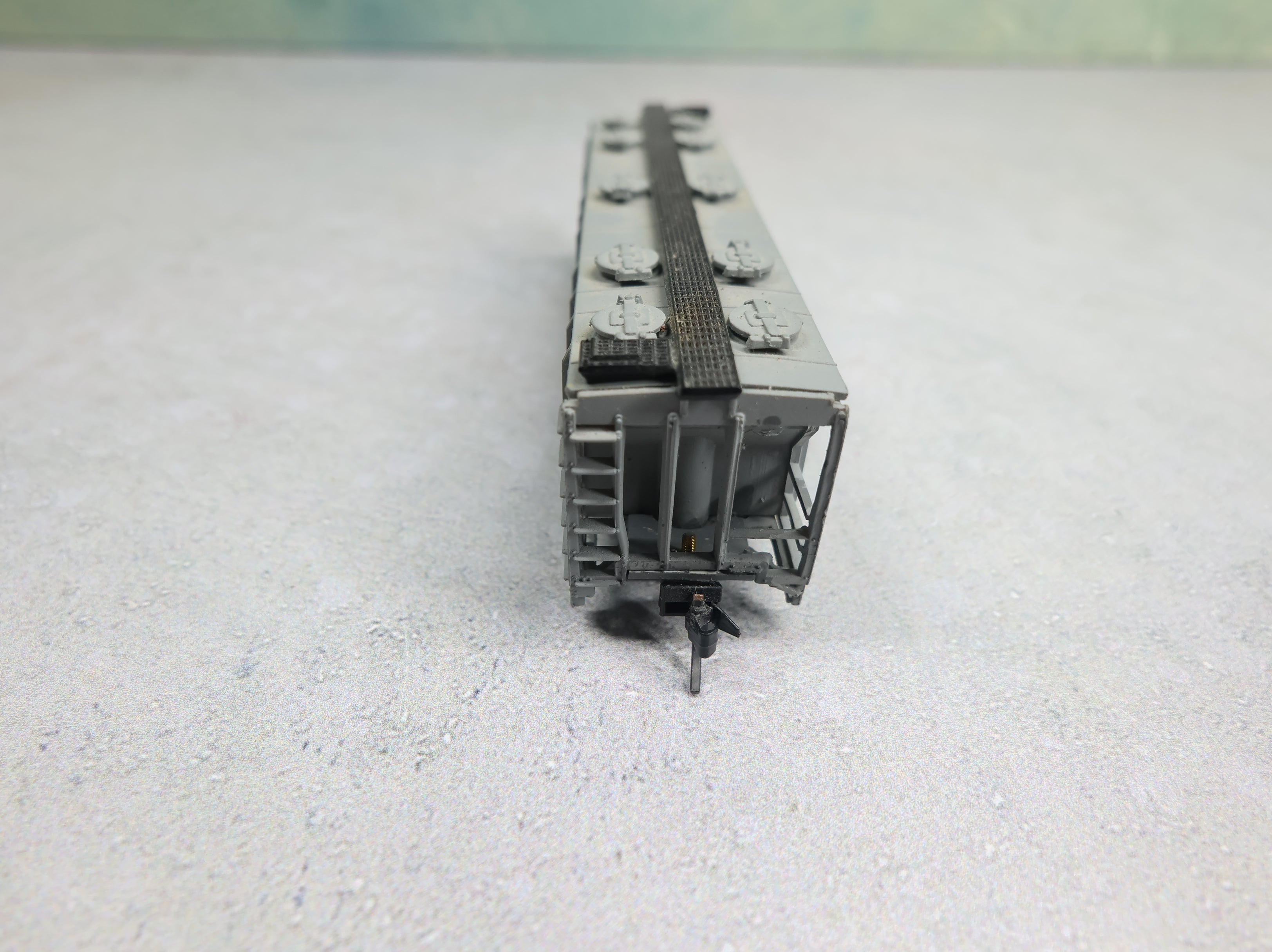 USED Bachmann N Scale 3 Bay Covered Hopper Baltimore and Ohio B&O #837082 No Trucks, Has Knuckle Couplers