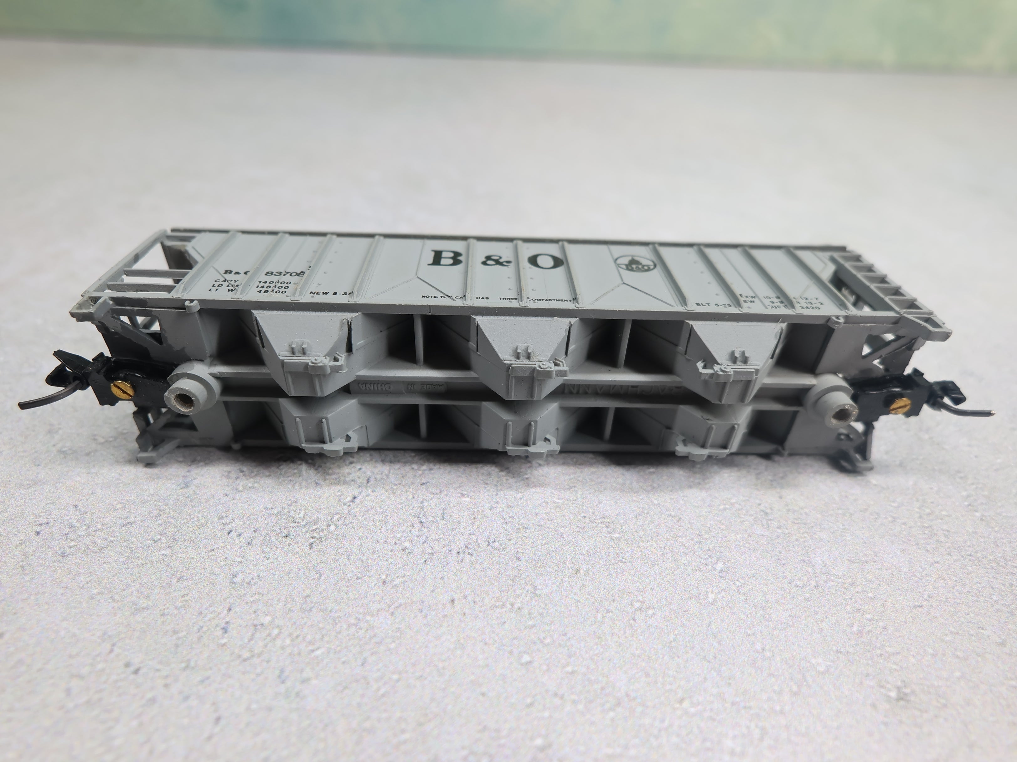 USED Bachmann N Scale 3 Bay Covered Hopper Baltimore and Ohio B&O #837082 No Trucks, Has Knuckle Couplers