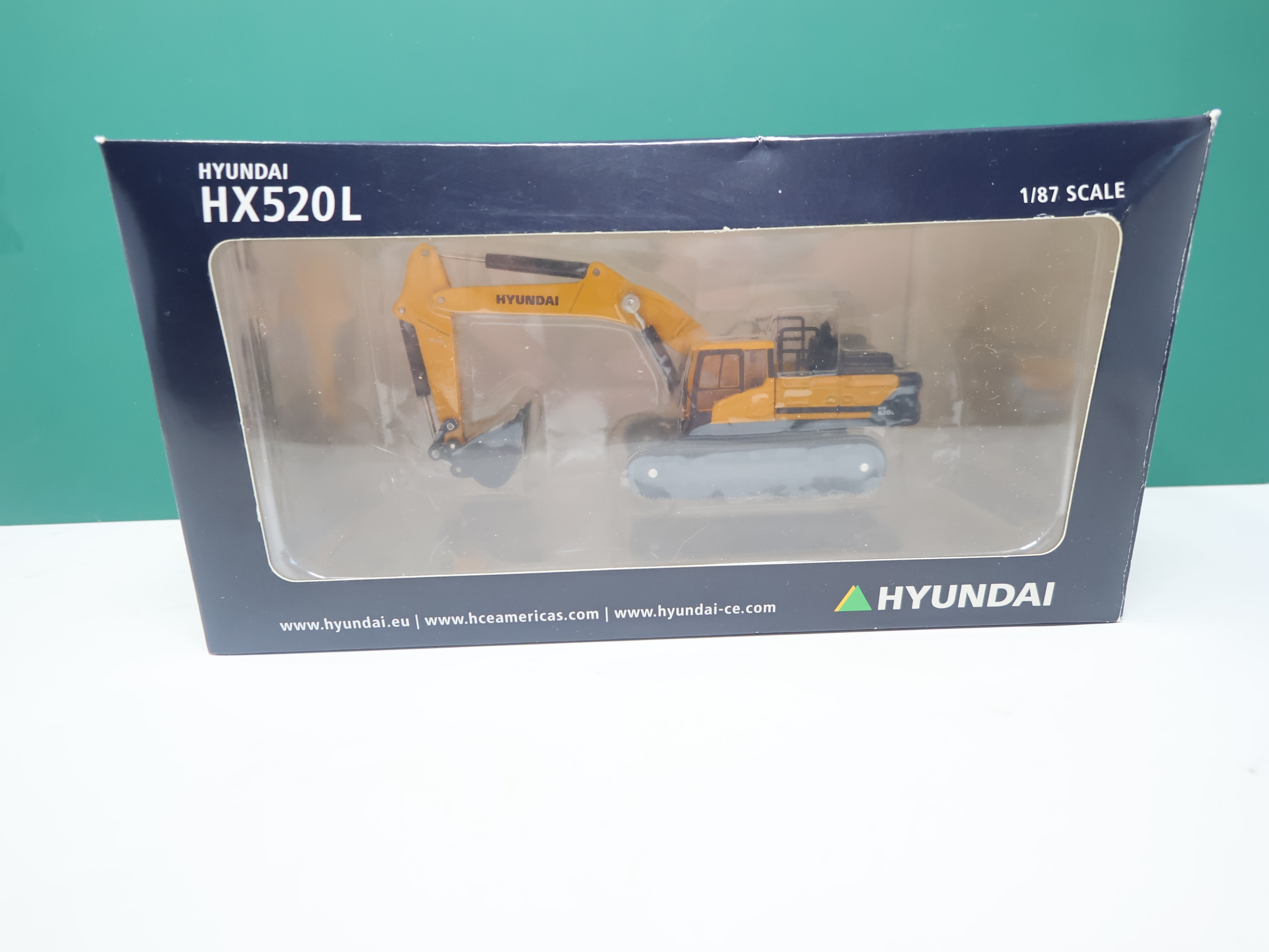 IMC Models HO Scale, Hyundai HX520L Crawler Excavator
