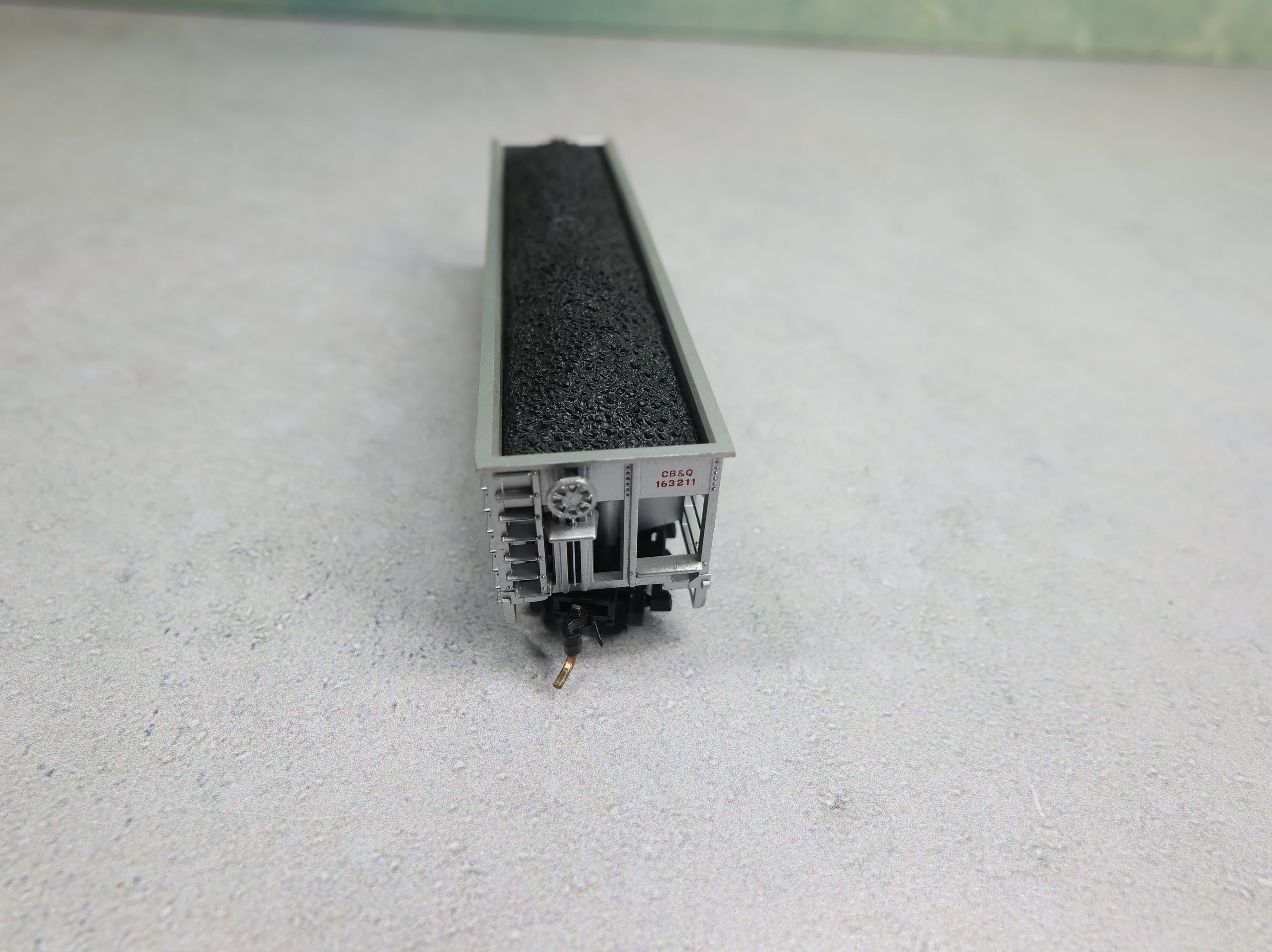 USED Atlas N Scale 3 Bay 100 Ton Hopper Burlington CB&Q #163211 w/ Coal Load & Knuckle Couplers