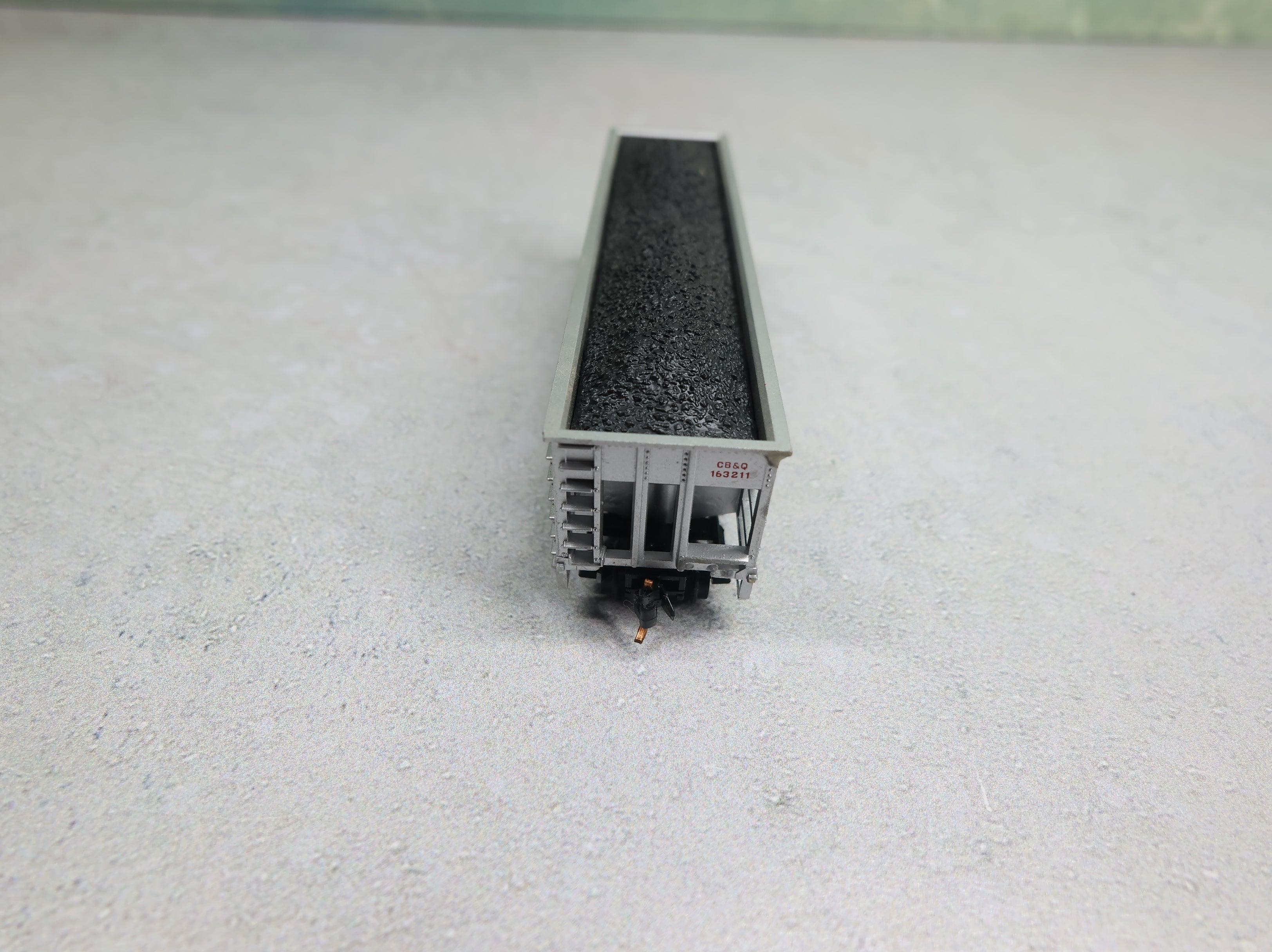 USED Atlas N Scale 3 Bay 100 Ton Hopper Burlington CB&Q #163211 w/ Coal Load & Knuckle Couplers